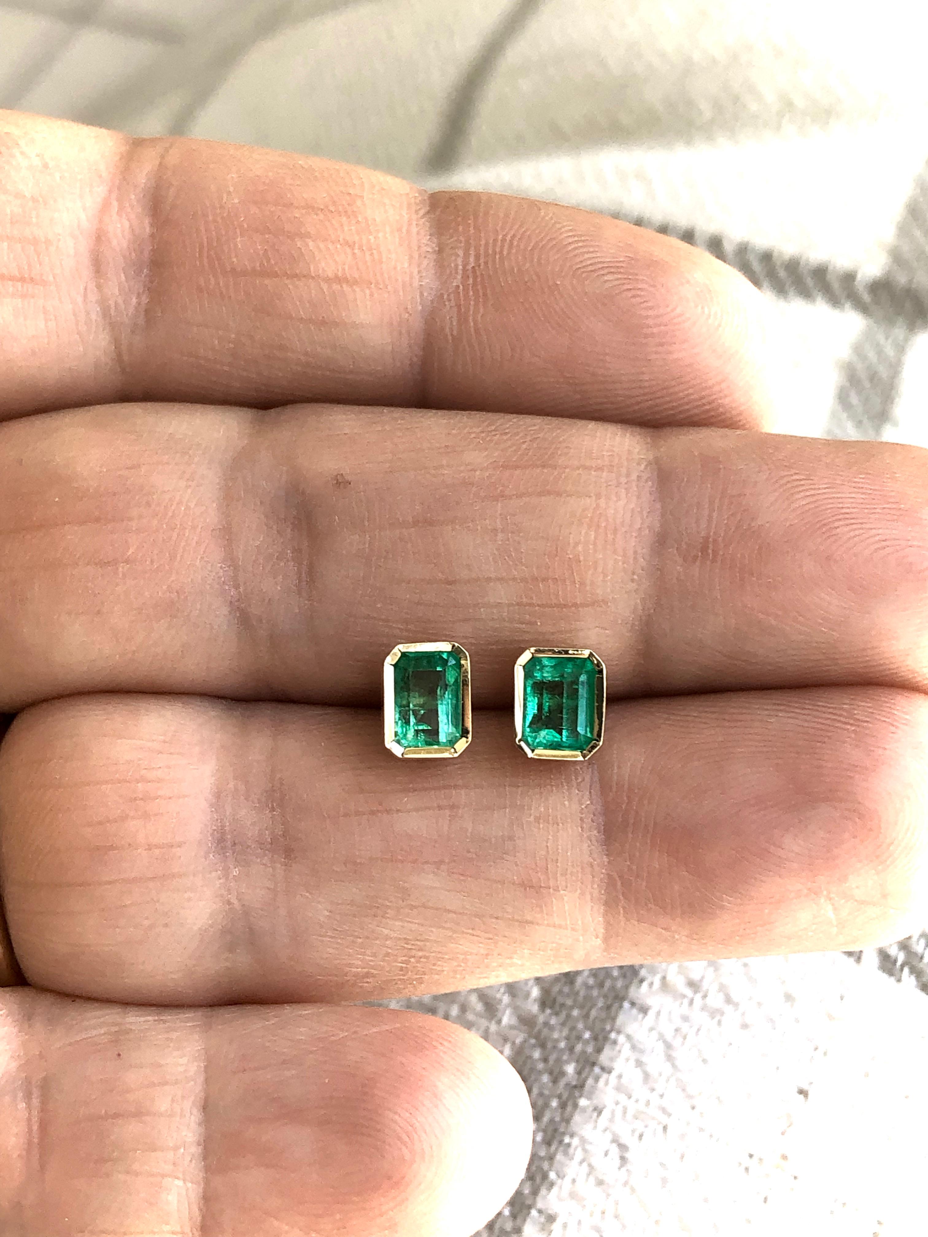 1.28 Carat Natural Colombian Emerald Stud Earrings 18 Karat 1