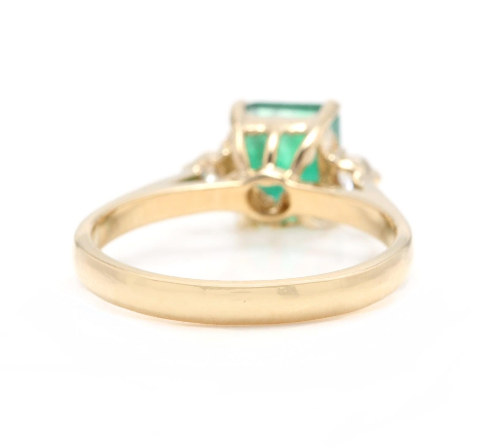 1.28 Carat Natural Emerald and Diamond 14 Karat Solid Yellow Gold Ring In New Condition For Sale In Los Angeles, CA