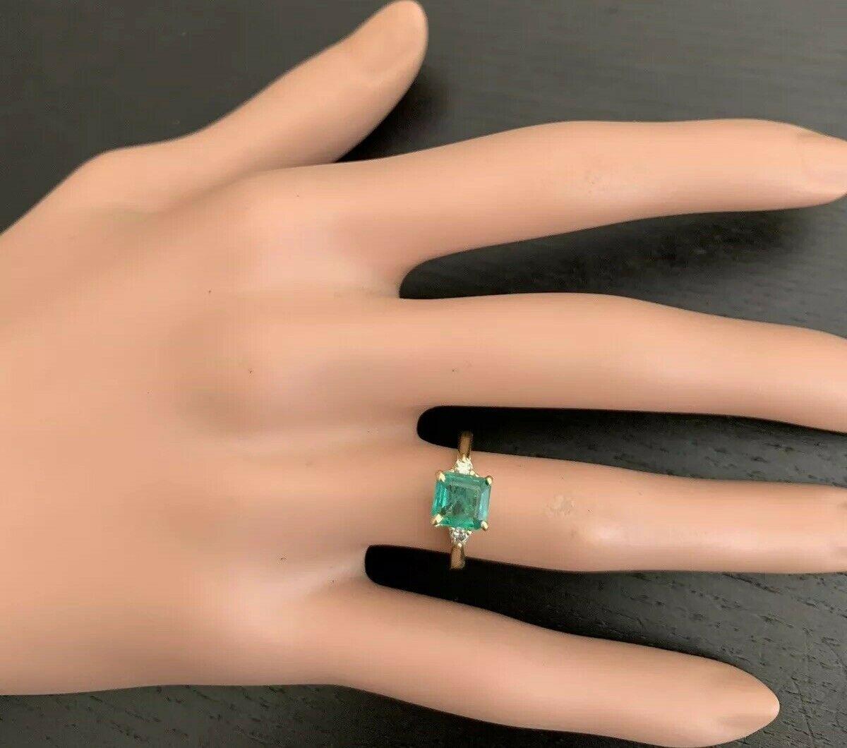 Women's or Men's 1.28 Carat Natural Emerald and Diamond 14 Karat Solid Yellow Gold Ring For Sale
