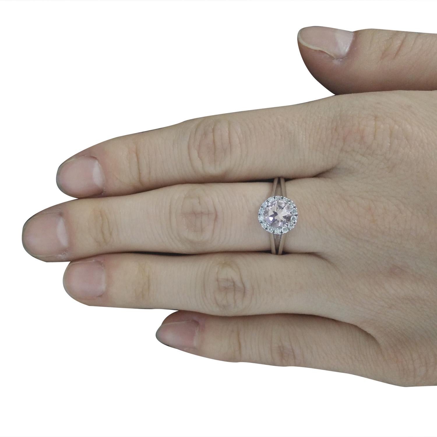 Women's 1.28 Carat Natural Morganite 14 Karat Solid White Gold Diamond Ring For Sale