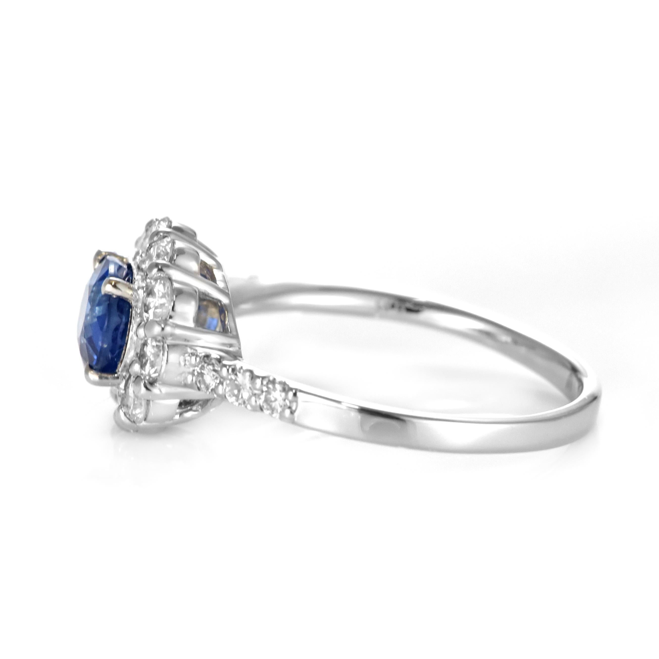 1.28 Carat Natural Sapphire and Diamond Ring Made in Platinum For Sale 4