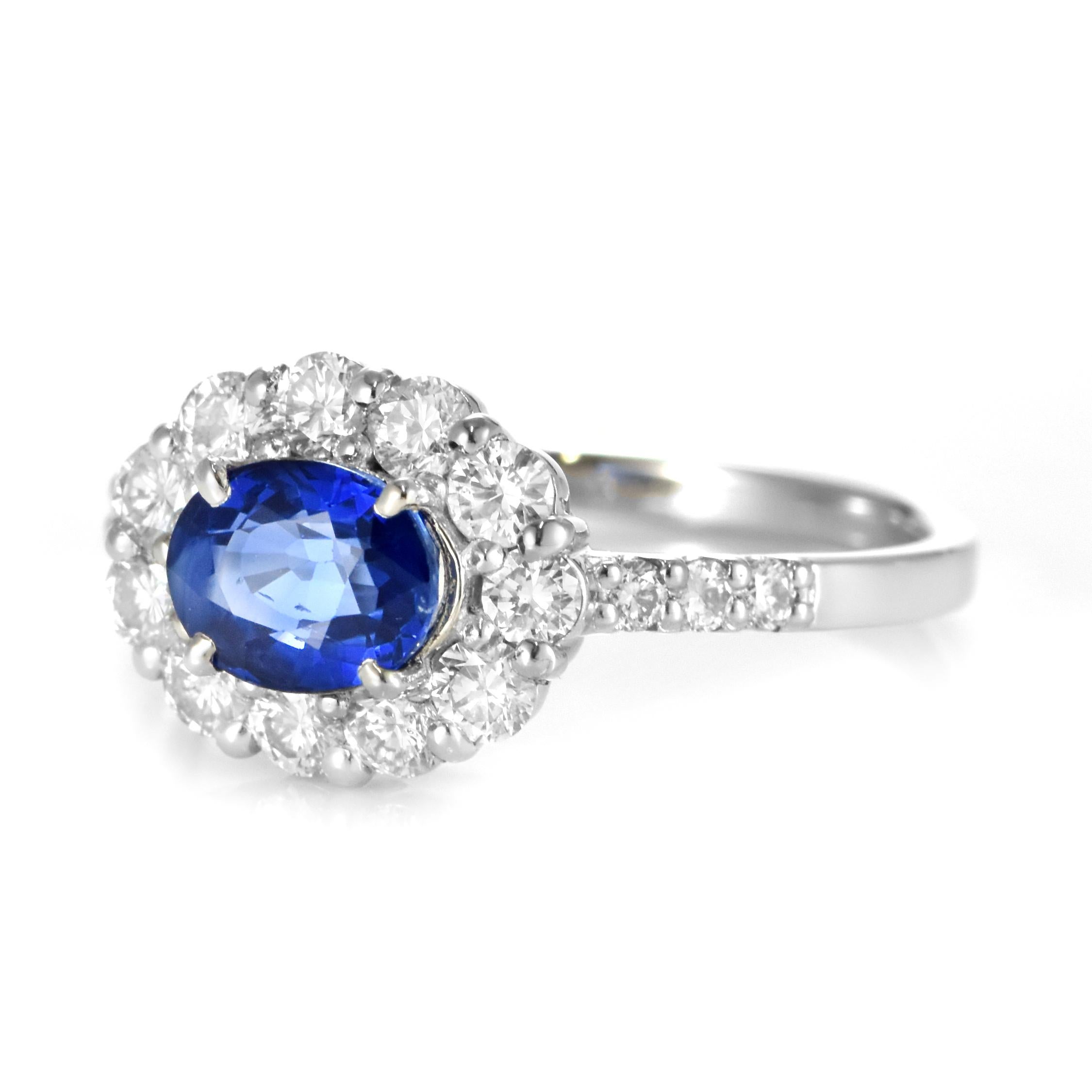 1.28 Carat Natural Sapphire and Diamond Ring Made in Platinum For Sale 5