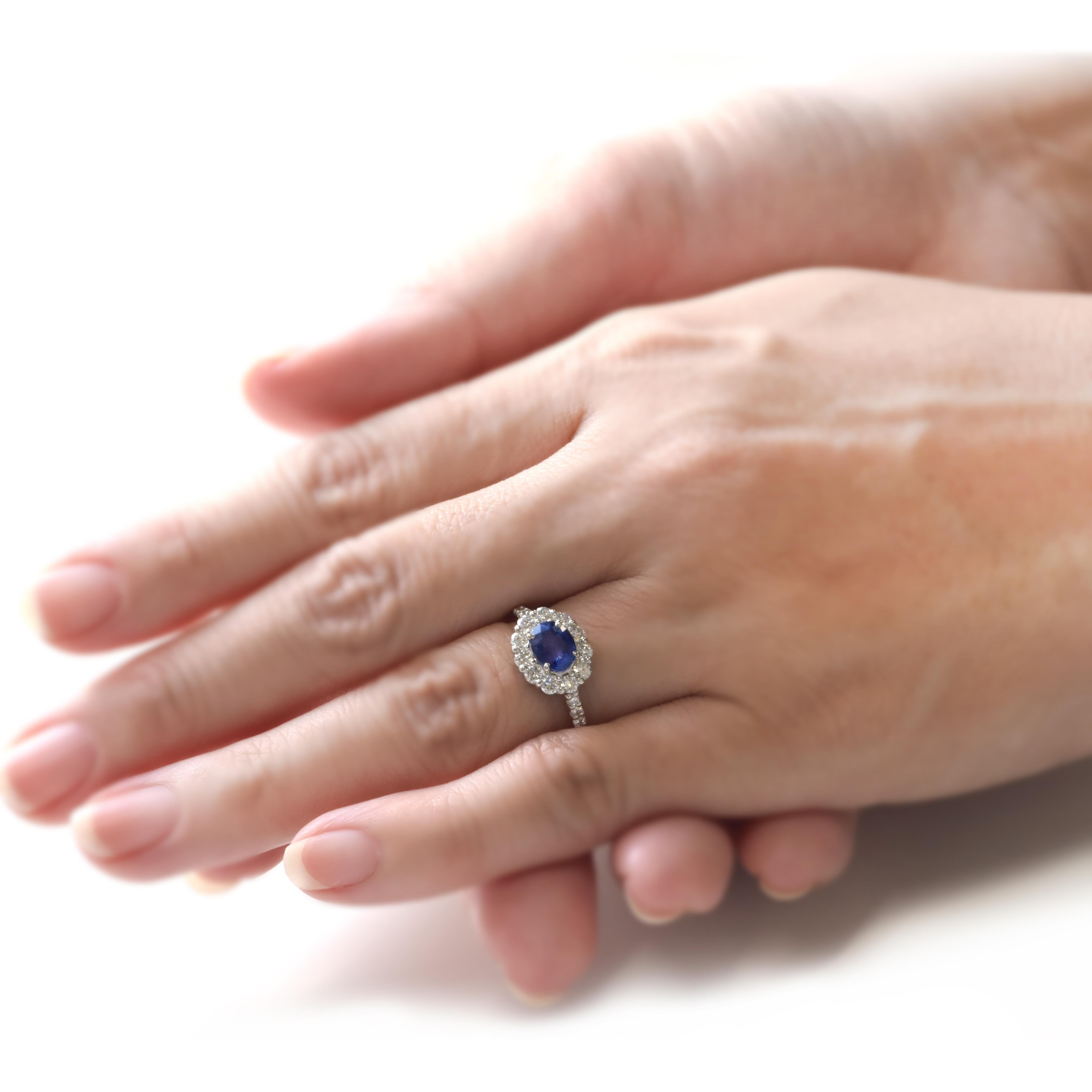 1.28 Carat Natural Sapphire and Diamond Ring Made in Platinum For Sale 6