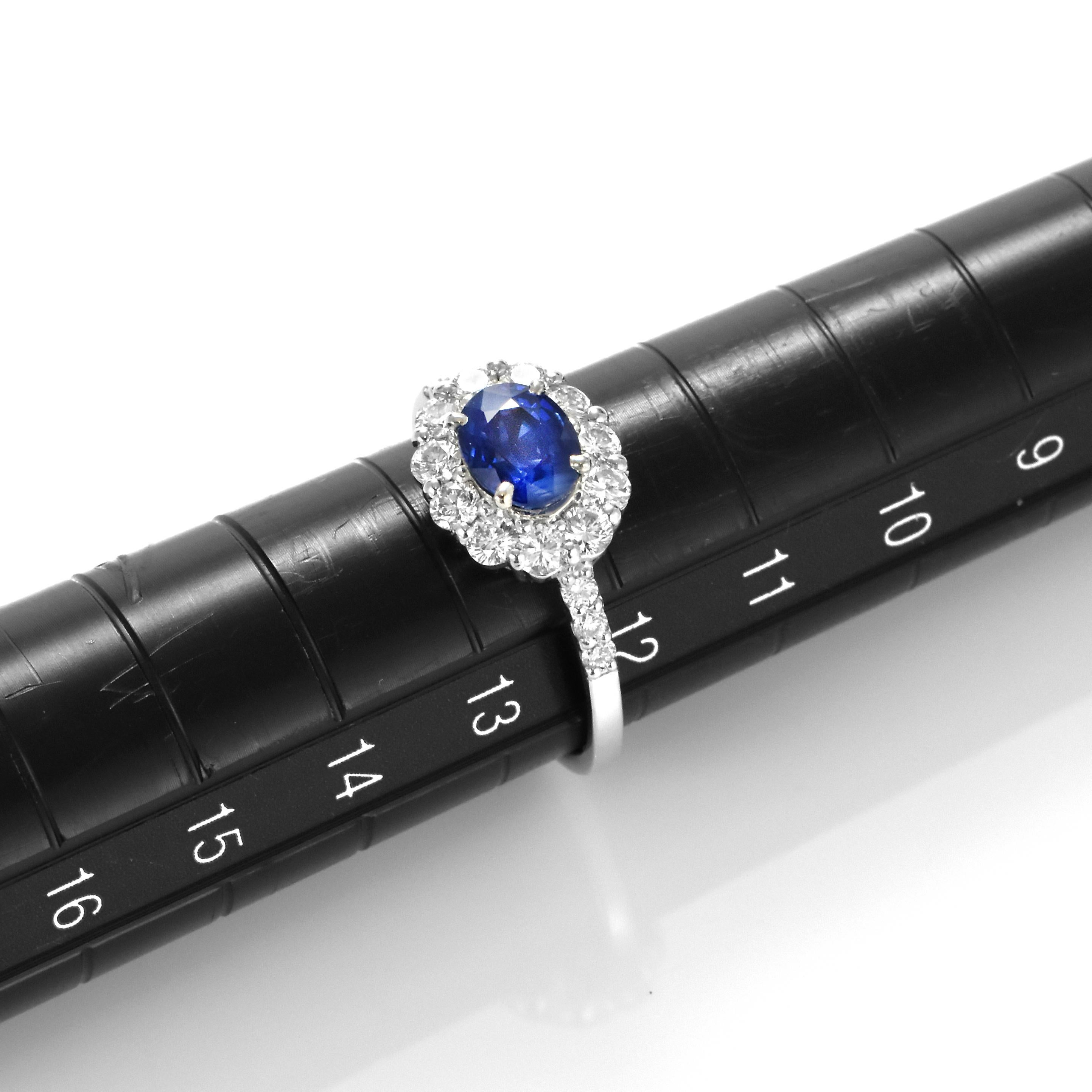 1.28 Carat Natural Sapphire and Diamond Ring Made in Platinum For Sale 7