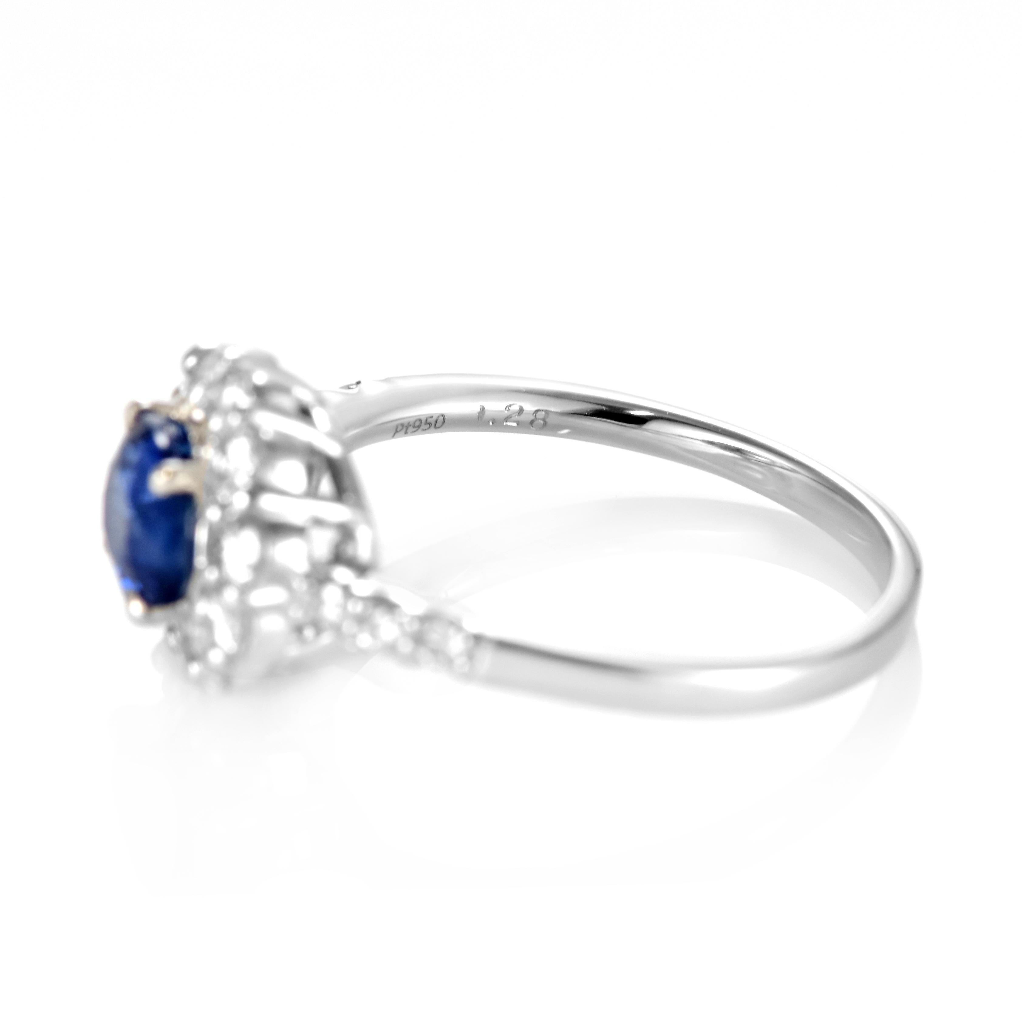 1.28 Carat Natural Sapphire and Diamond Ring Made in Platinum In New Condition For Sale In Tokyo, JP