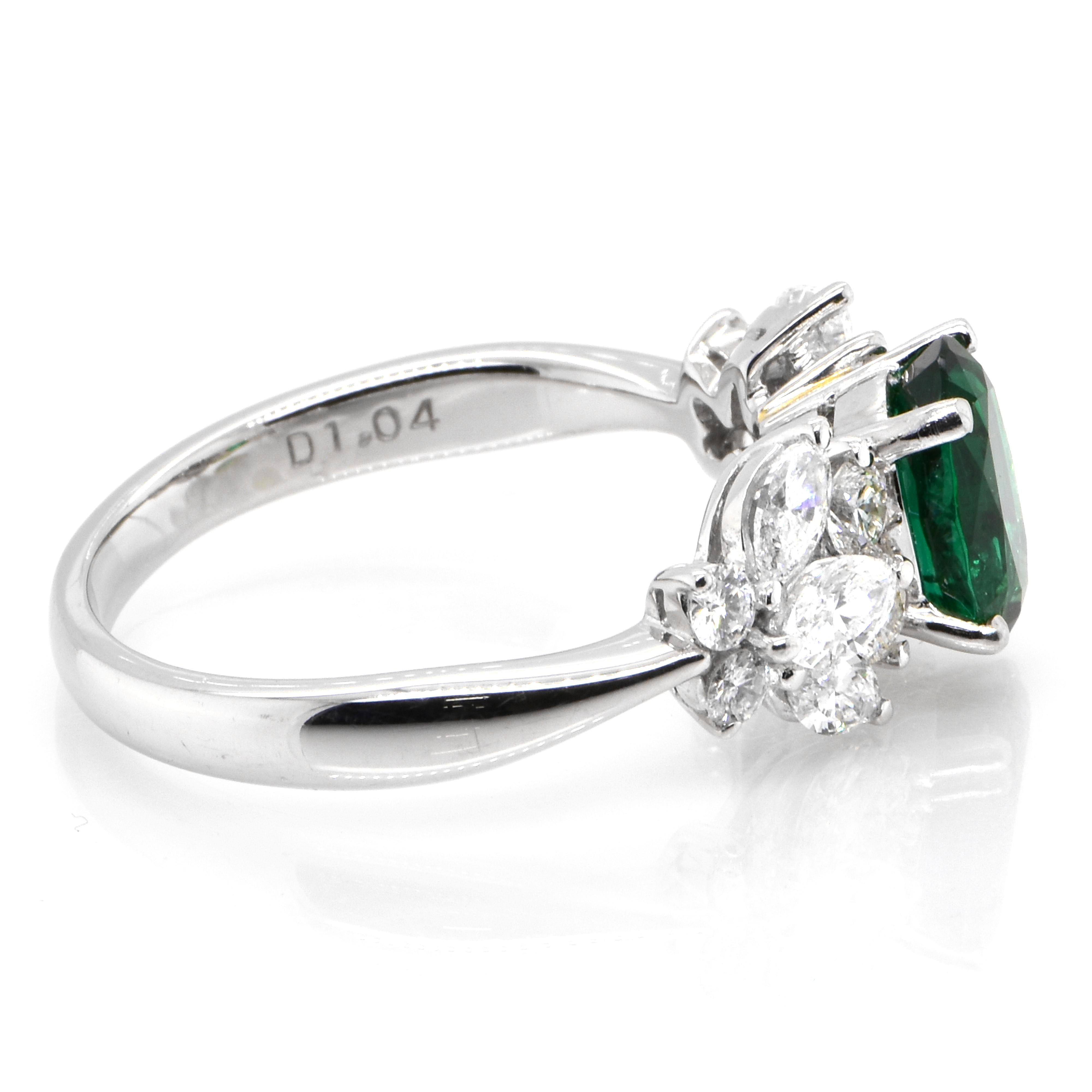 1.28 Carat Natural Vivid Green Emerald and Diamond Ring Made in Platinum In New Condition For Sale In Tokyo, JP