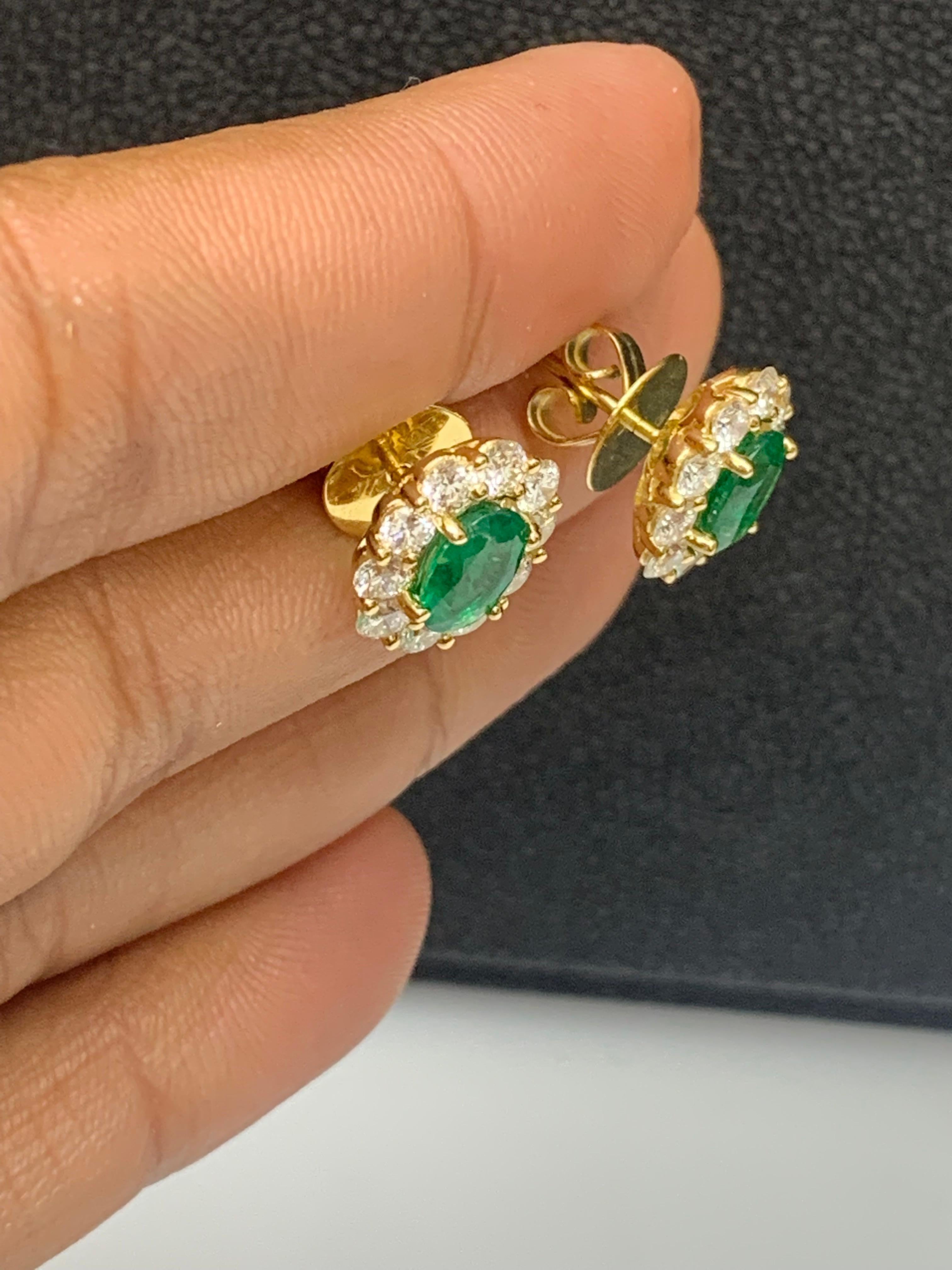 Women's or Men's 1.28 Carat Oval Cut Emerald and Diamond Stud Earrings in 18K Yellow Gold For Sale