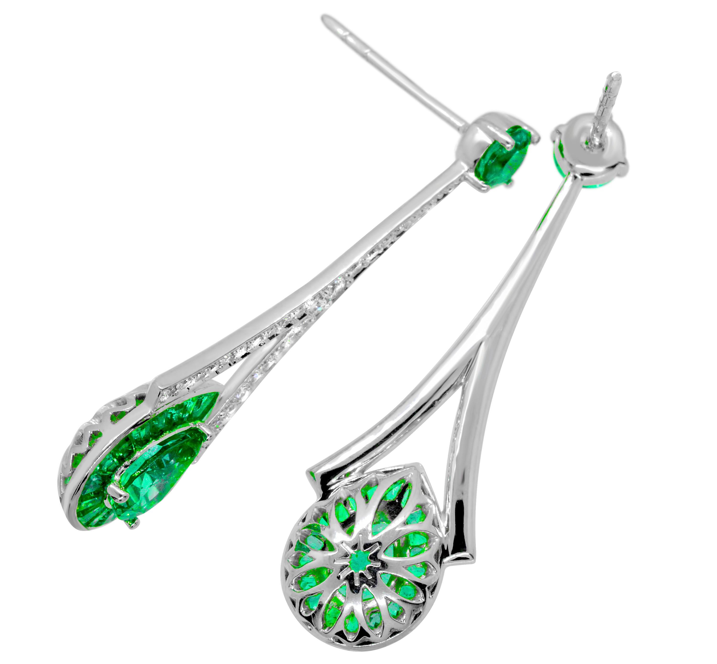 Contemporary 1.28 Carat Pear Emerald 3.76 Carats Total Emerald 14K White Gold Drop Earrings For Sale