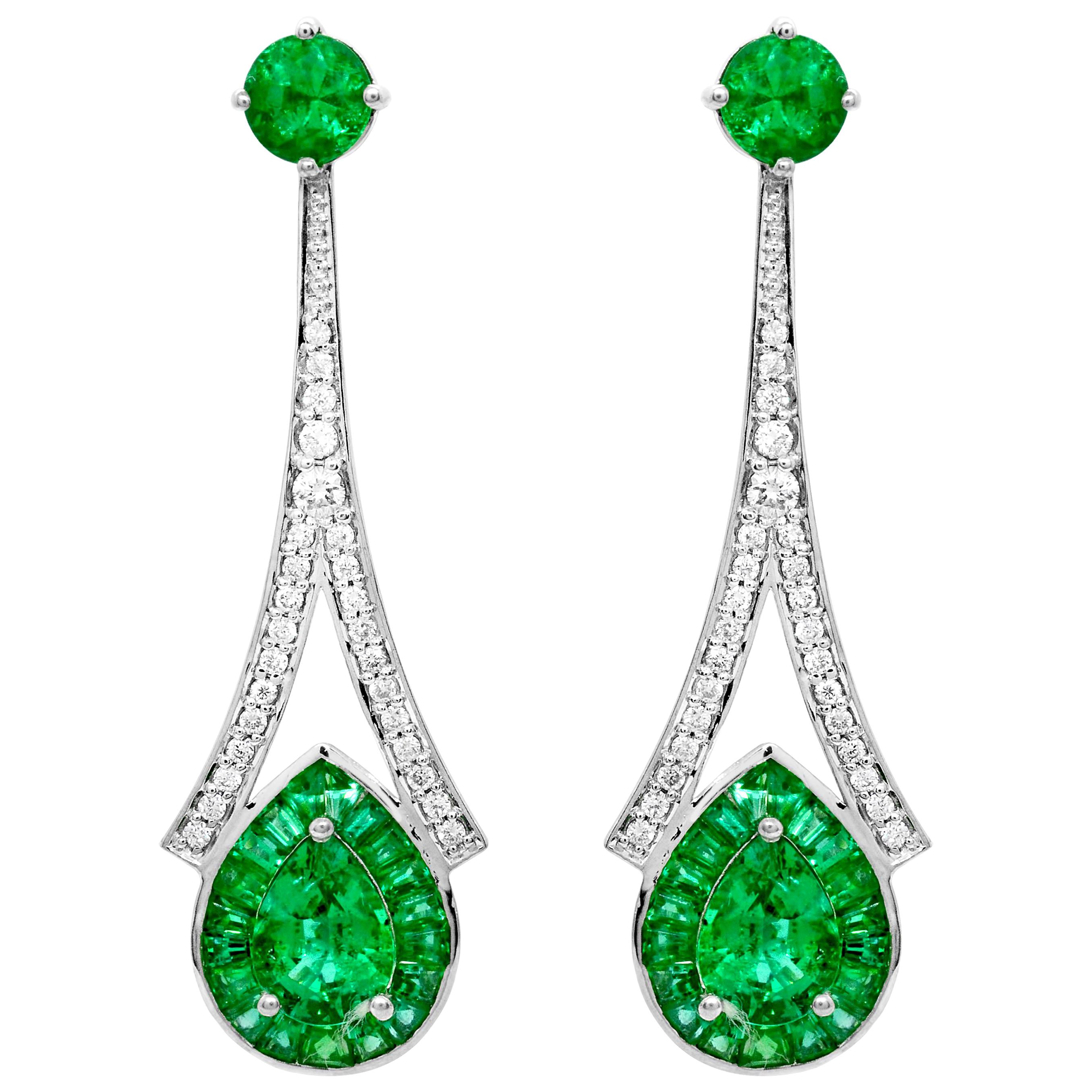 1.28 Carat Pear Emerald 3.76 Carats Total Emerald 14K White Gold Drop Earrings For Sale