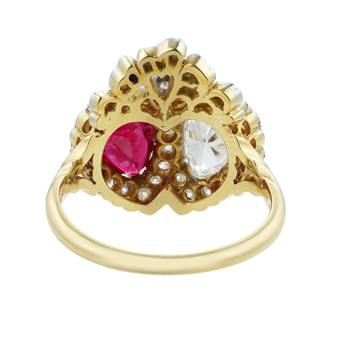 1.28 Karat birnenförmiger Diamant-Gold-Doppelherz-Ring (Viktorianisch) im Angebot