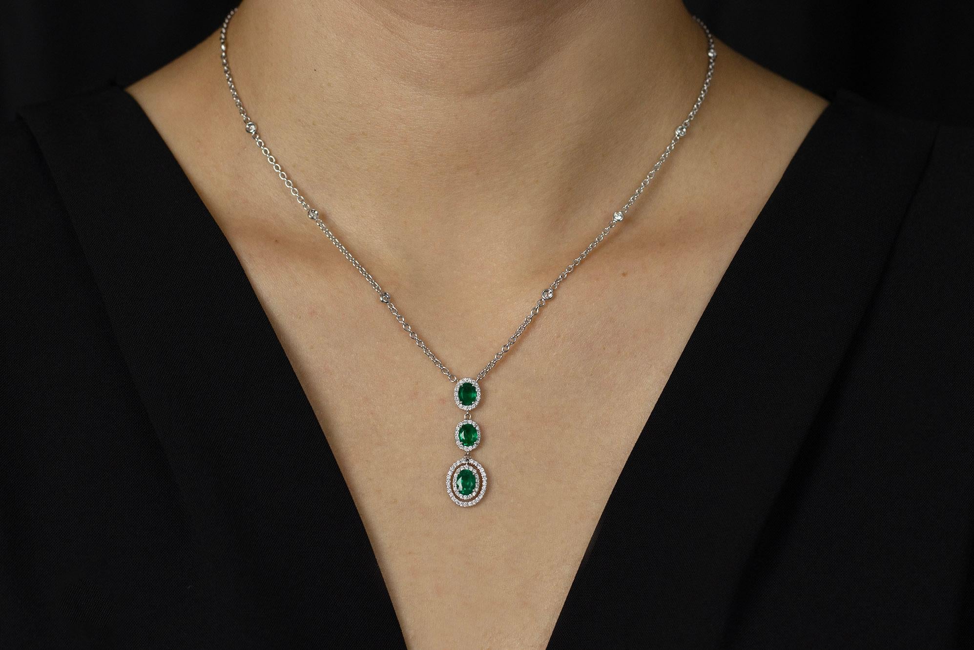Roman Malakov 1.28 Carat Oval Cut Emerald with Diamond Halo Pendant Necklace  In New Condition For Sale In New York, NY