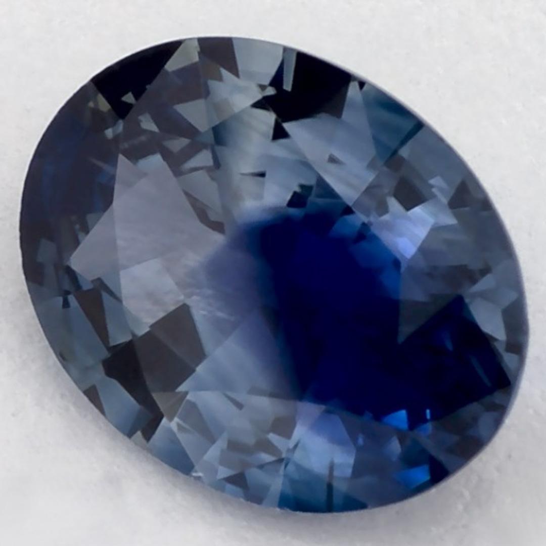Questo zaffiro blu naturale offre eleganza e raffinatezza. Con la sua ricca saturazione del colore e il taglio preciso, è il centro perfetto per un anello di fidanzamento o un design di gioielli di lusso.

Questo zaffiro proviene dallo Sri Lanka