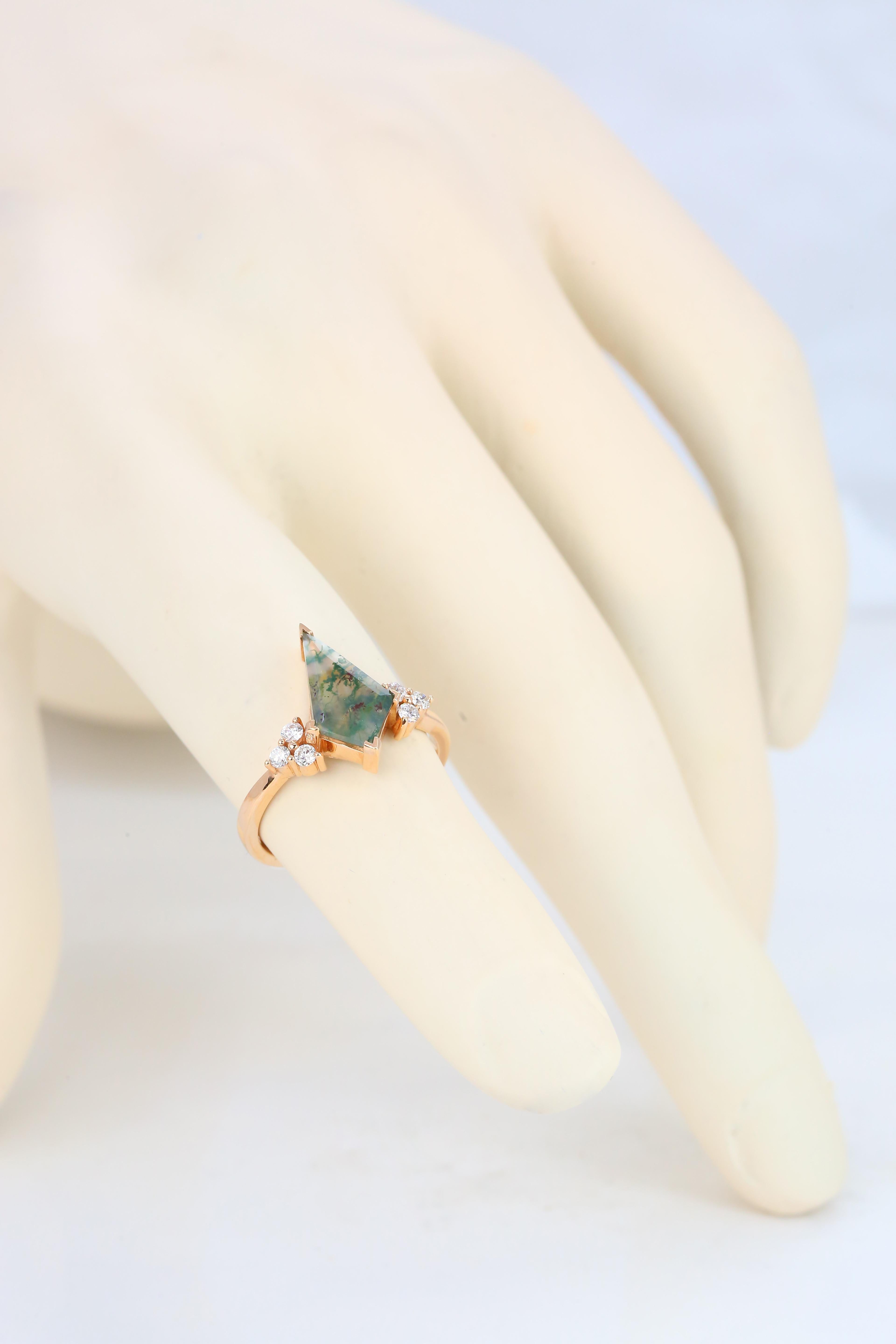 Kite Cut 1.28 Ct. Moss Agate with Diamond Cocktail Ring For Sale