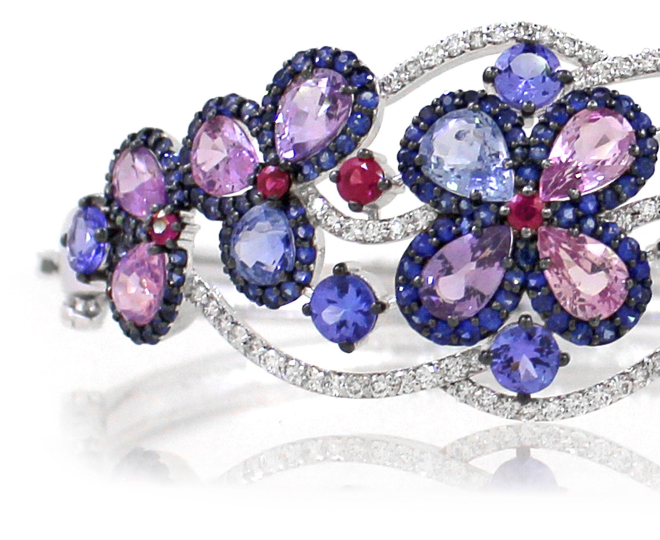 Modern 12.8 cts of Sapphire, Ruby and Tanzanite Bracelet For Sale
