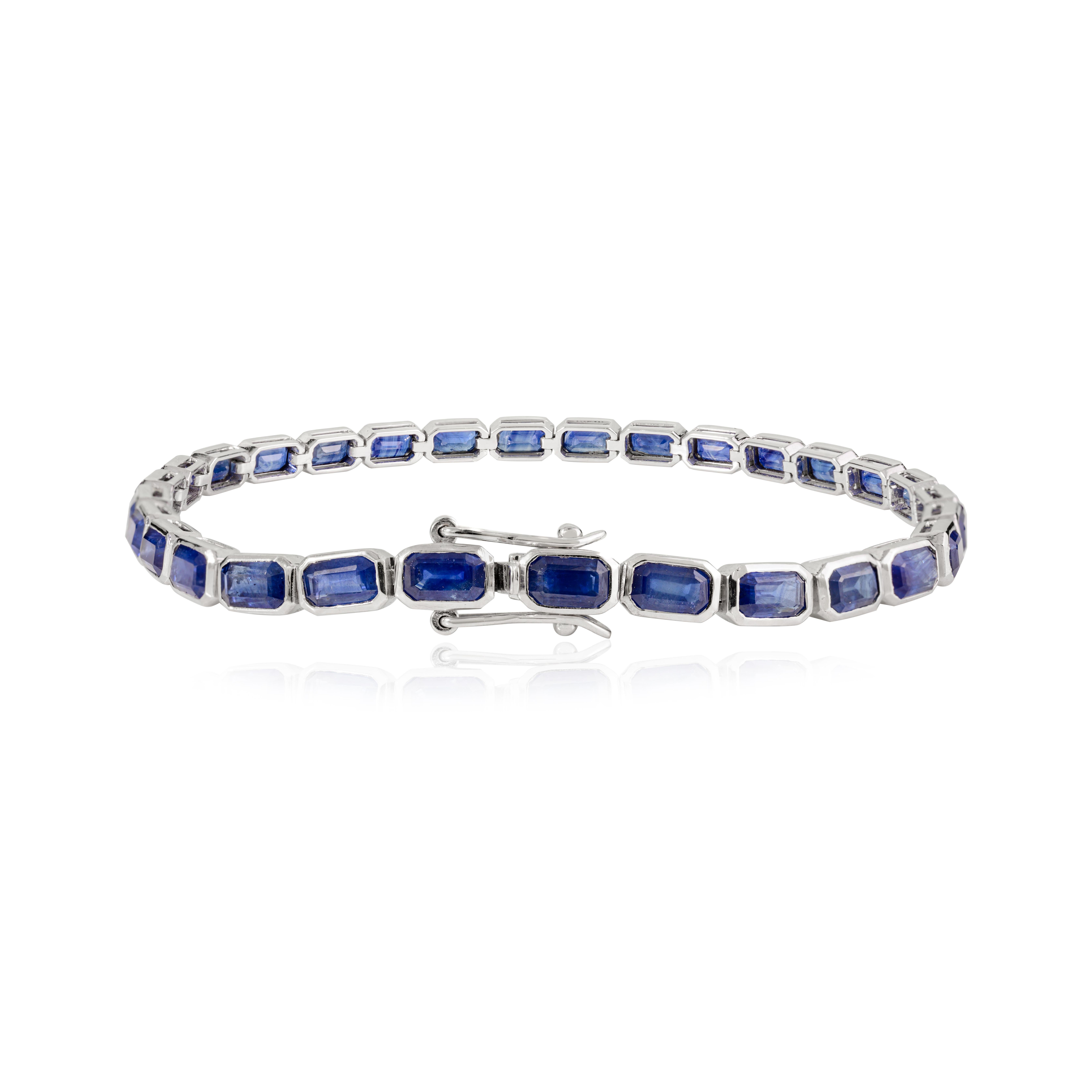 Moderno Bracciale tennis con zaffiro blu profondo da 12,81 carati in oro bianco 18 carati con castone incastonato in vendita