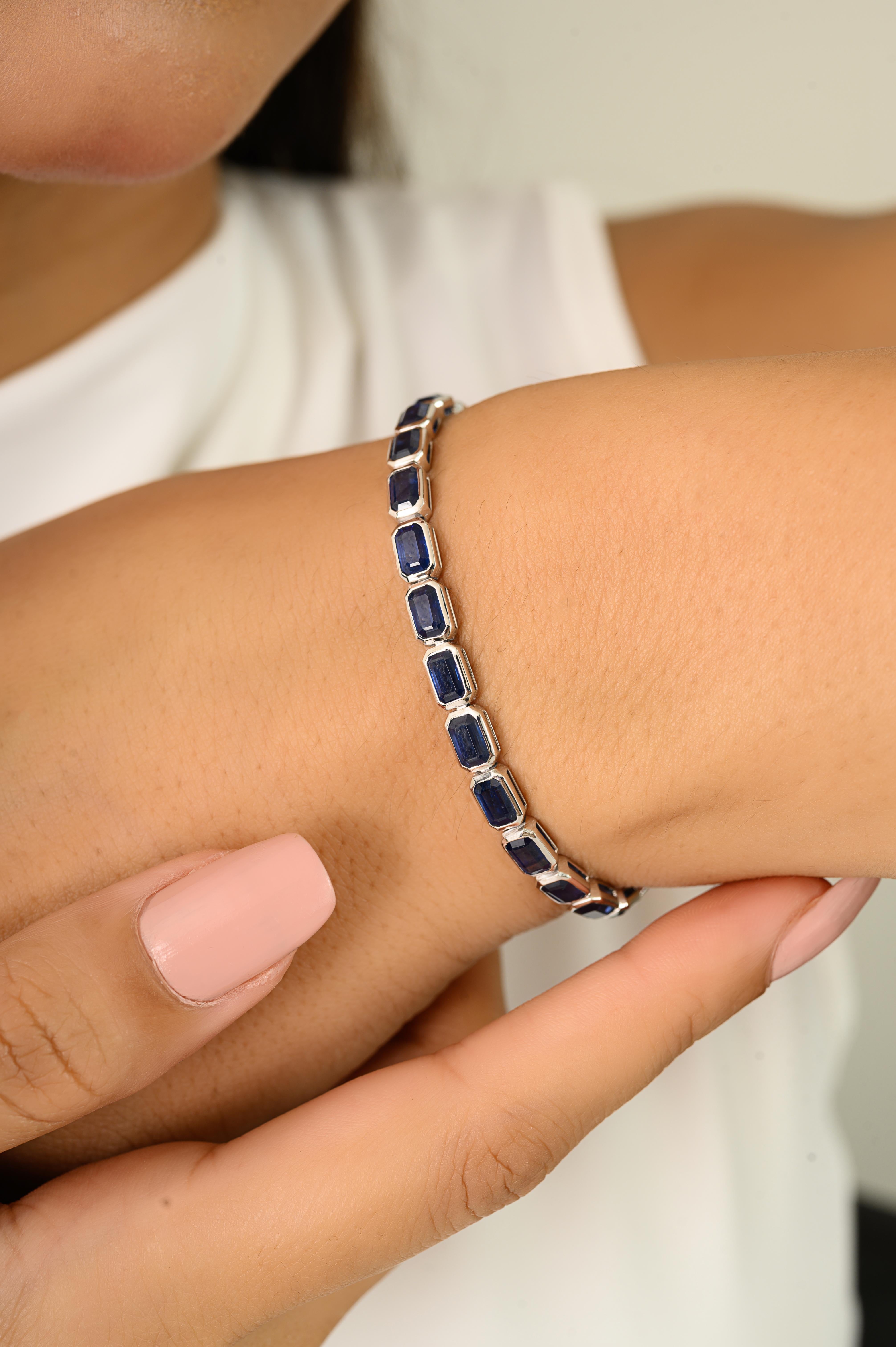Pulsera de tenis de zafiro azul profundo de 12,81 quilates en oro blanco de 18 quilates con bisel engastado Corte octogonal en venta