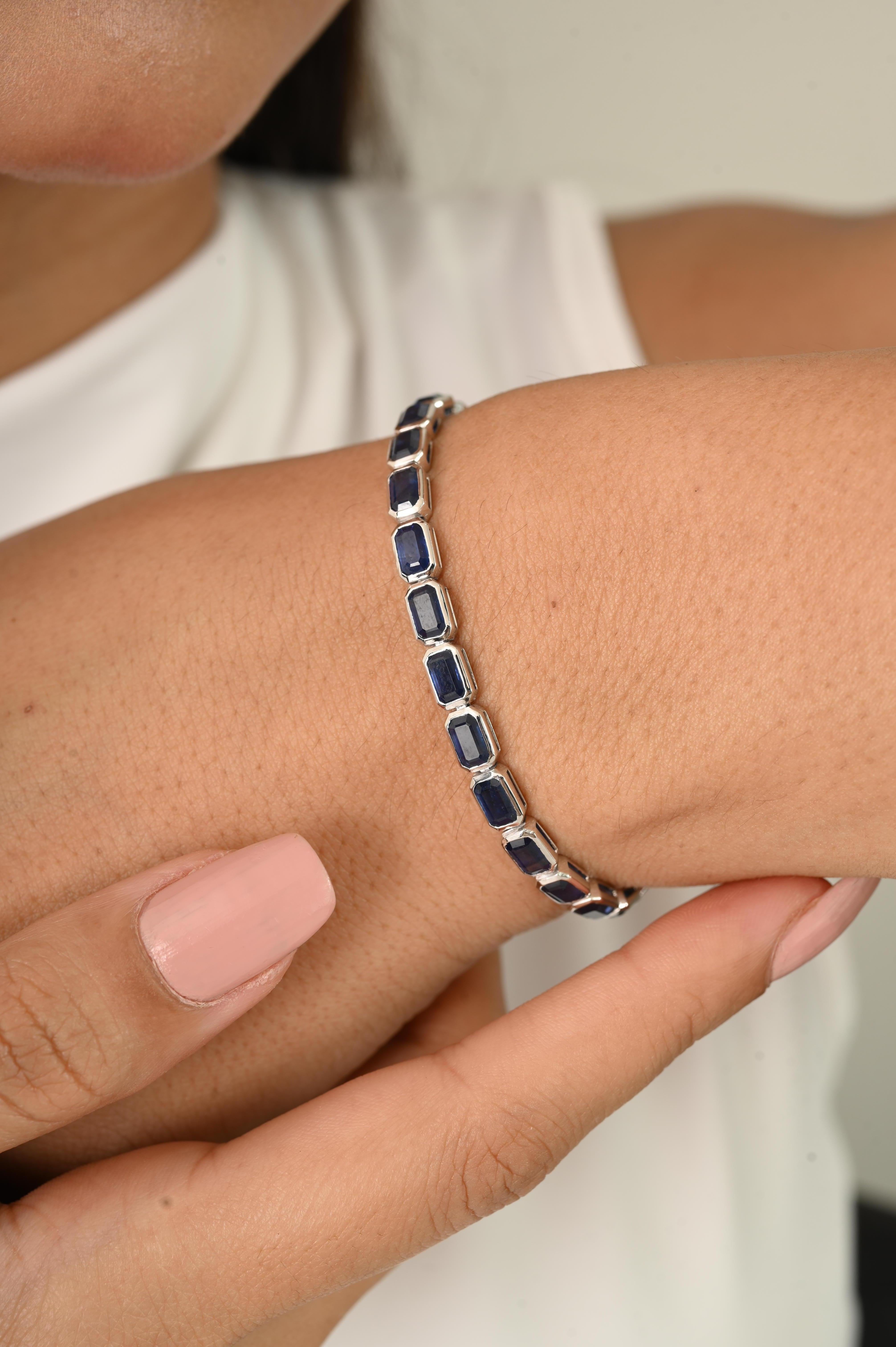 Bracciale tennis con zaffiro blu profondo da 12,81 carati in oro bianco 18 carati con castone incastonato in vendita 2