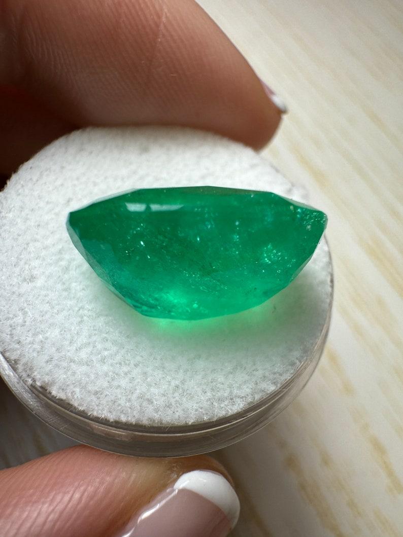Donna 12,81 carati di splendido smeraldo colombiano verde - 17x14 taglio a cuscino Pietra di nascita di maggio in vendita