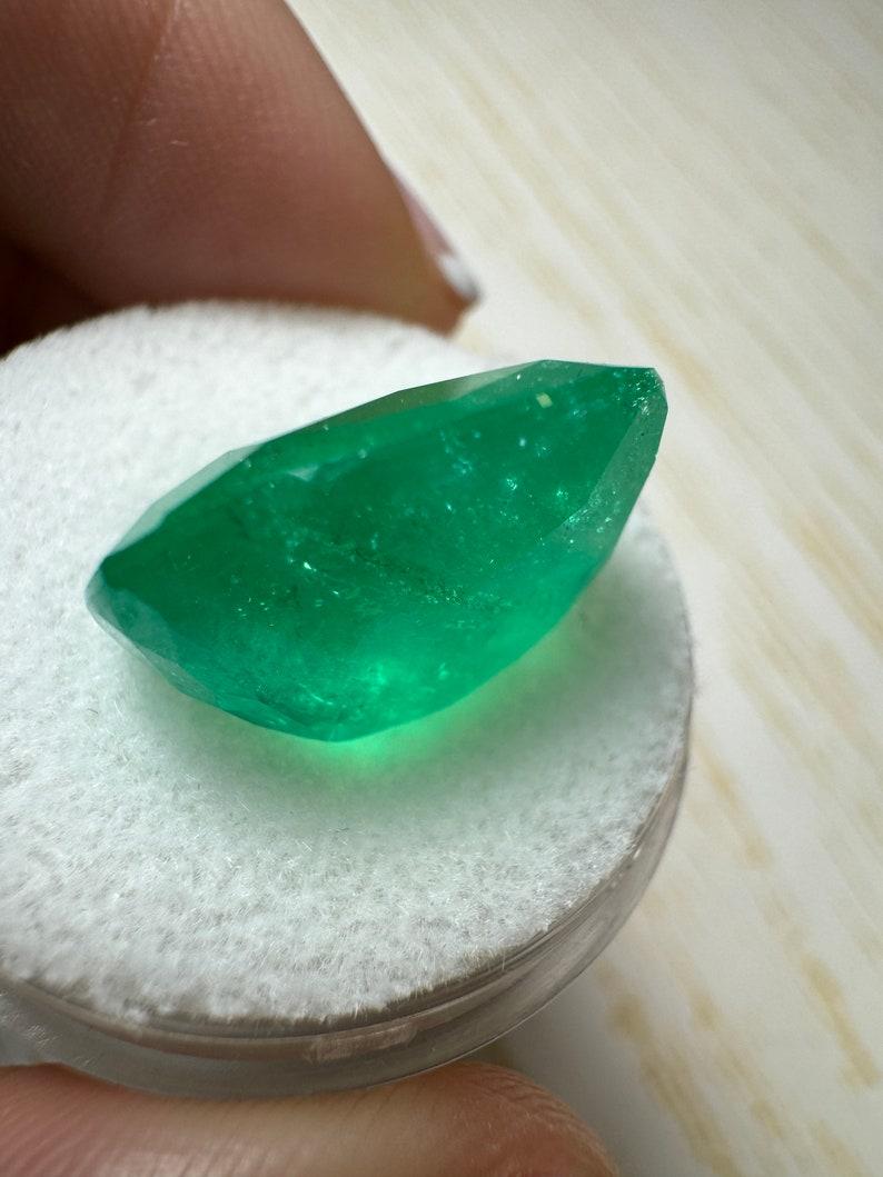 12,81 carati di splendido smeraldo colombiano verde - 17x14 taglio a cuscino Pietra di nascita di maggio In condizioni Nuovo in vendita a Jupiter, FL