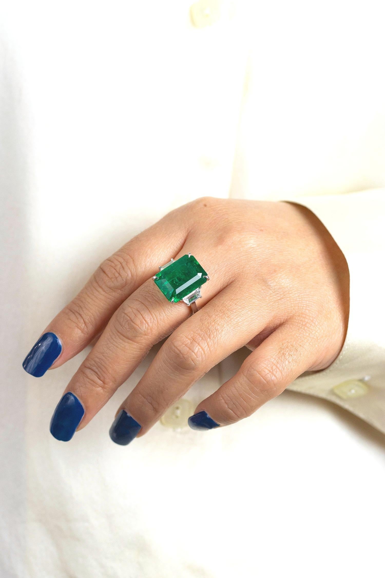 Women's Roman Malakov 12.82 Carats Emerald & Diamond Three-Stone Engagement Ring For Sale