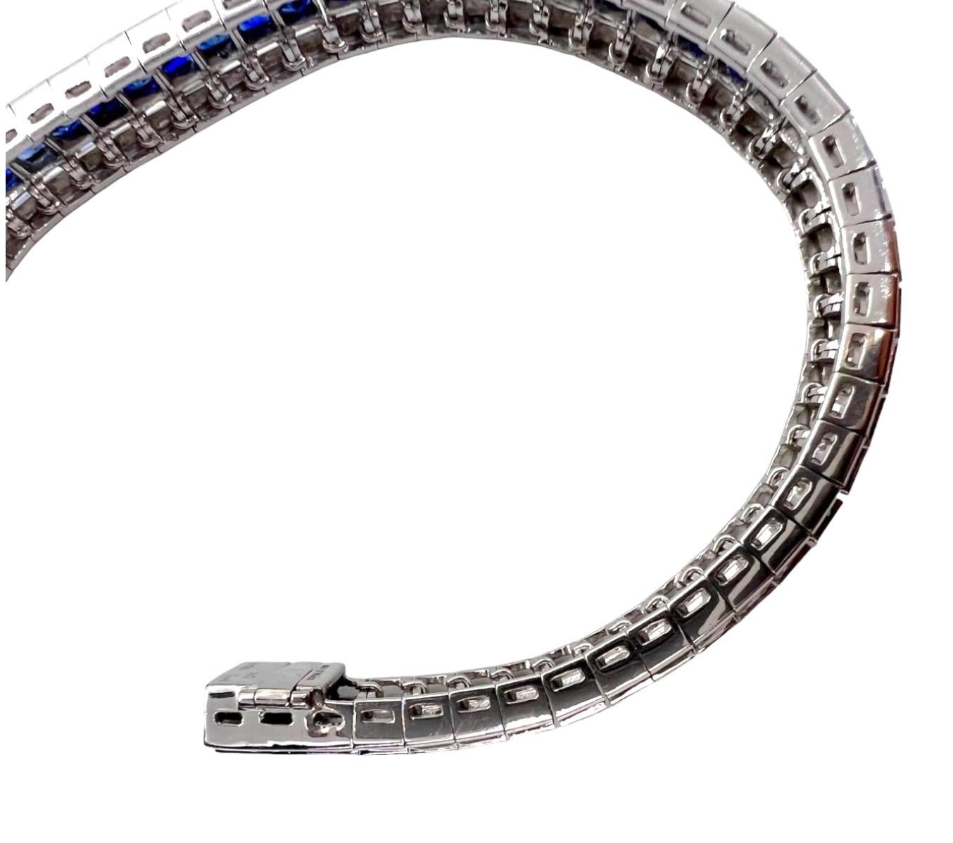 Bracelets Sophia D avec 12,83 carats de saphirs bleus et 7,36 carats de diamants sur une monture en platine.

La longueur du bracelet est d'environ 7 pouces et sa largeur de 0,5 pouce. 

Sophia D by Joseph Dardashti Ltd est connue dans le monde
