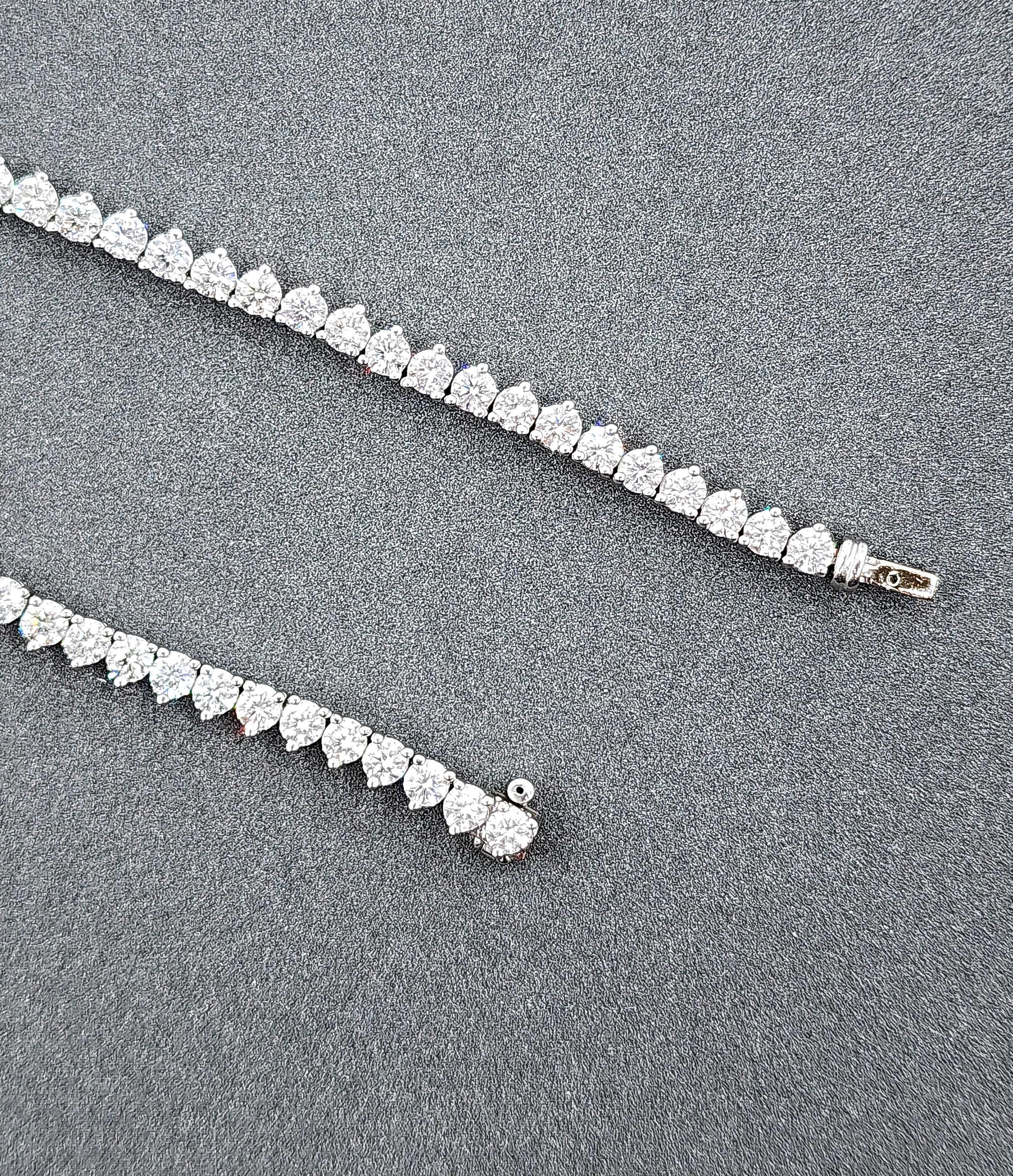 Round Cut 12.84 ct Diamond Tennis Necklace For Sale