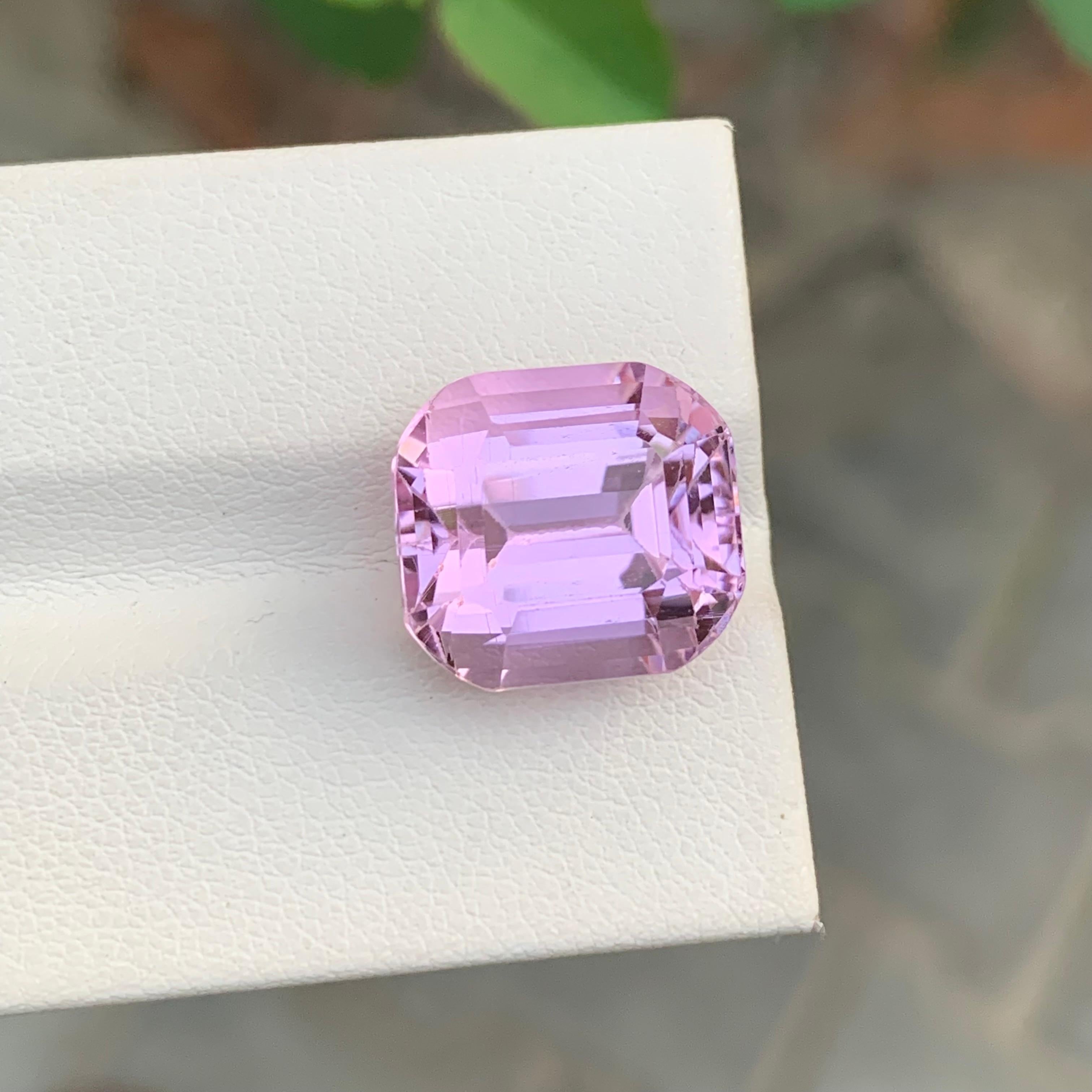 12.85 Carat Faceted Pink Kunzite Cushion Shape Gemstone (pierre précieuse en forme de coussin) en vente 4