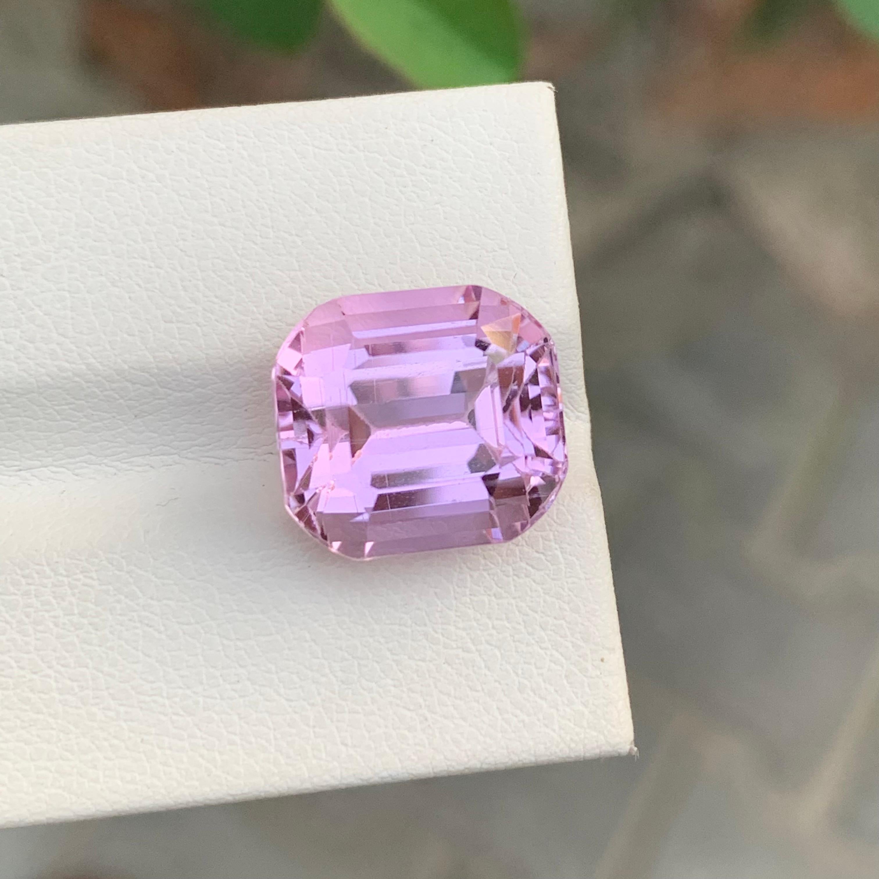 12.85 Carat Faceted Pink Kunzite Cushion Shape Gemstone (pierre précieuse en forme de coussin) en vente 5