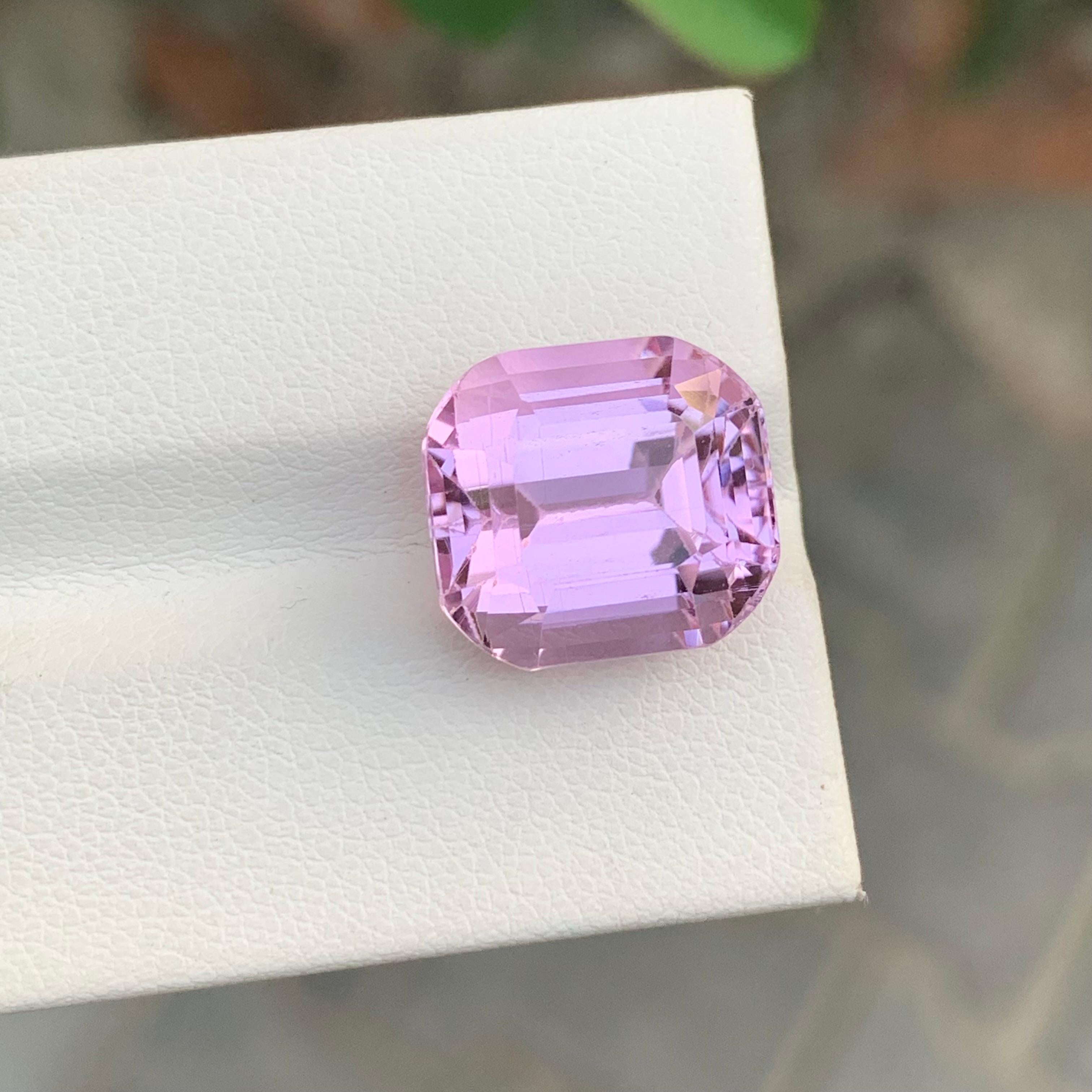 12.85 Carat Faceted Pink Kunzite Cushion Shape Gemstone (pierre précieuse en forme de coussin) en vente 6