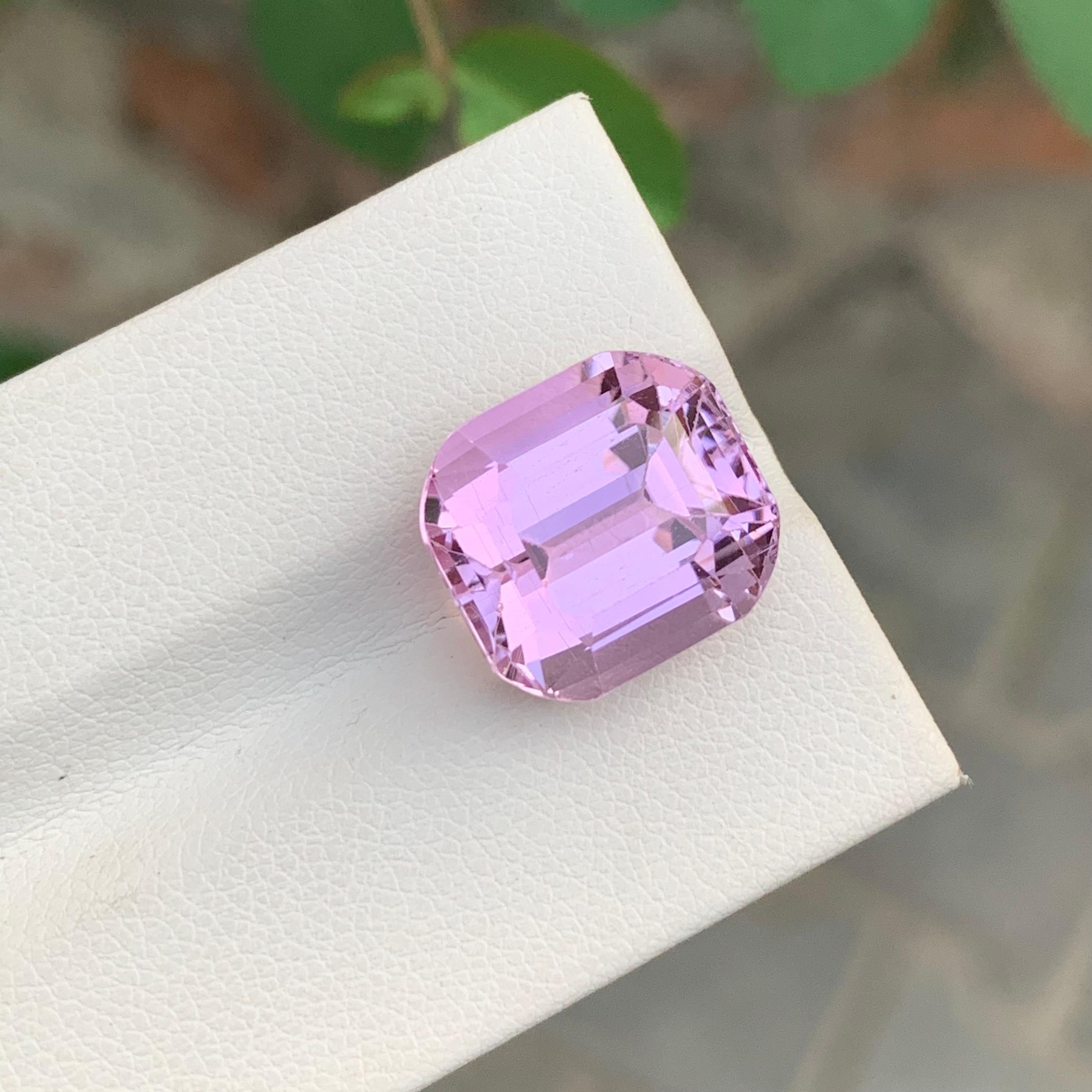 12.85 Carat Faceted Pink Kunzite Cushion Shape Gemstone (pierre précieuse en forme de coussin) en vente 7