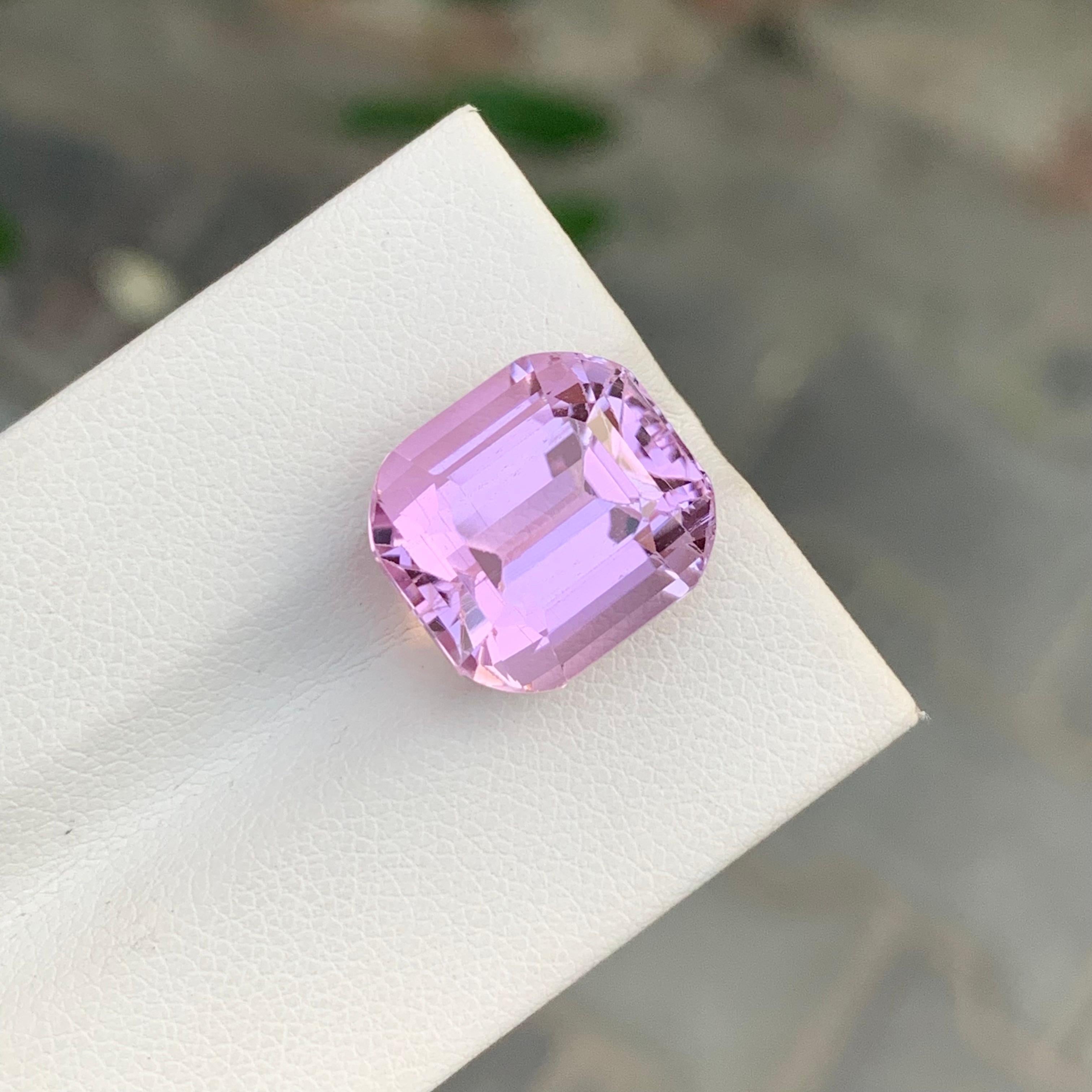 Kunzite libre

Poids : 12,85 carats
Dimension : 13,5 x 12,4 x 9,5 mm
Couleur : Rose
Origine : Kunar, Afghanistan
Certificat : Sur demande
Forme : Coussin 

La kunzite, une pierre précieuse délicate et enchanteresse, est appréciée pour ses teintes