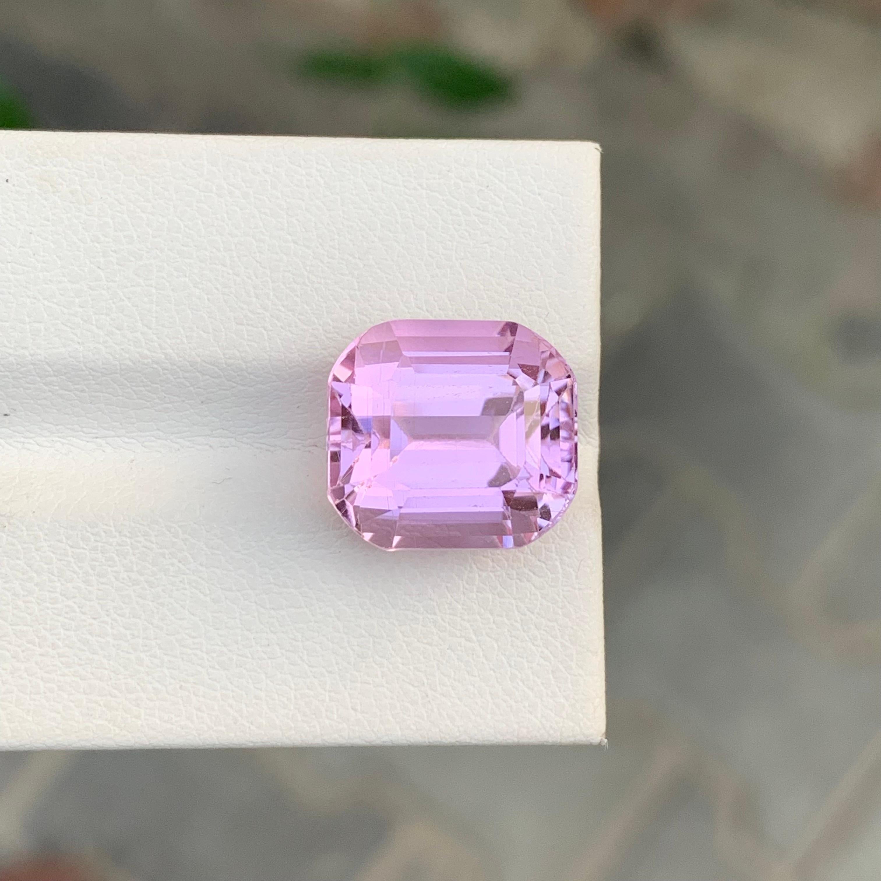 Arts and Crafts 12.85 Carat Faceted Pink Kunzite Cushion Shape Gemstone (pierre précieuse en forme de coussin) en vente