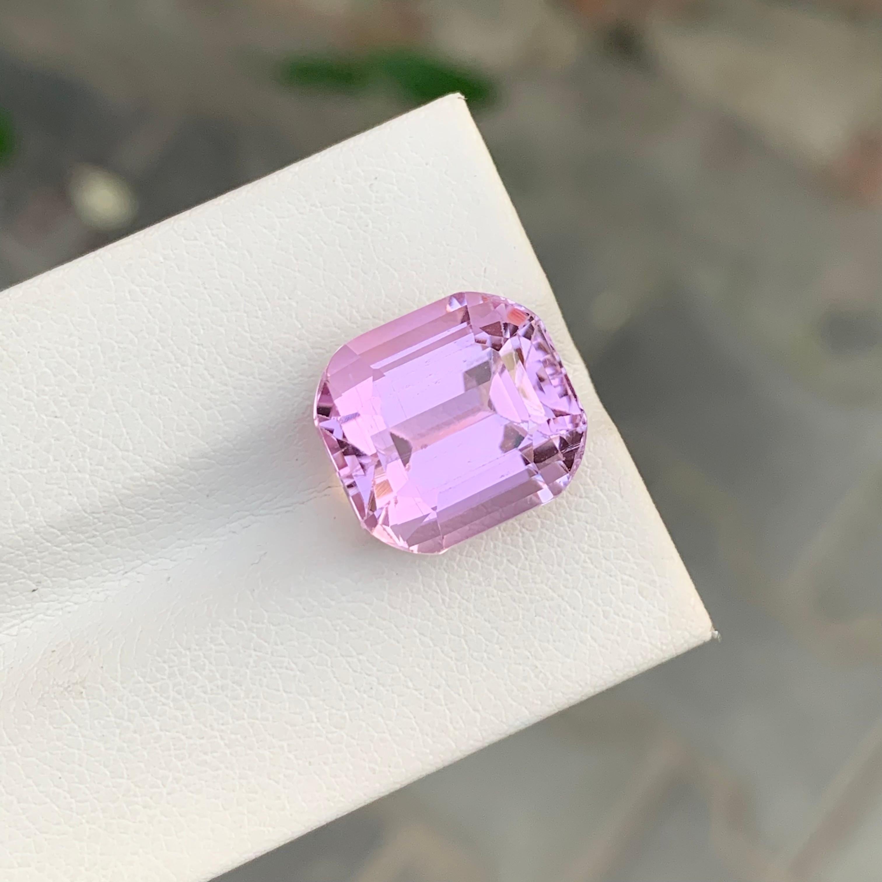 Taille coussin 12.85 Carat Faceted Pink Kunzite Cushion Shape Gemstone (pierre précieuse en forme de coussin) en vente
