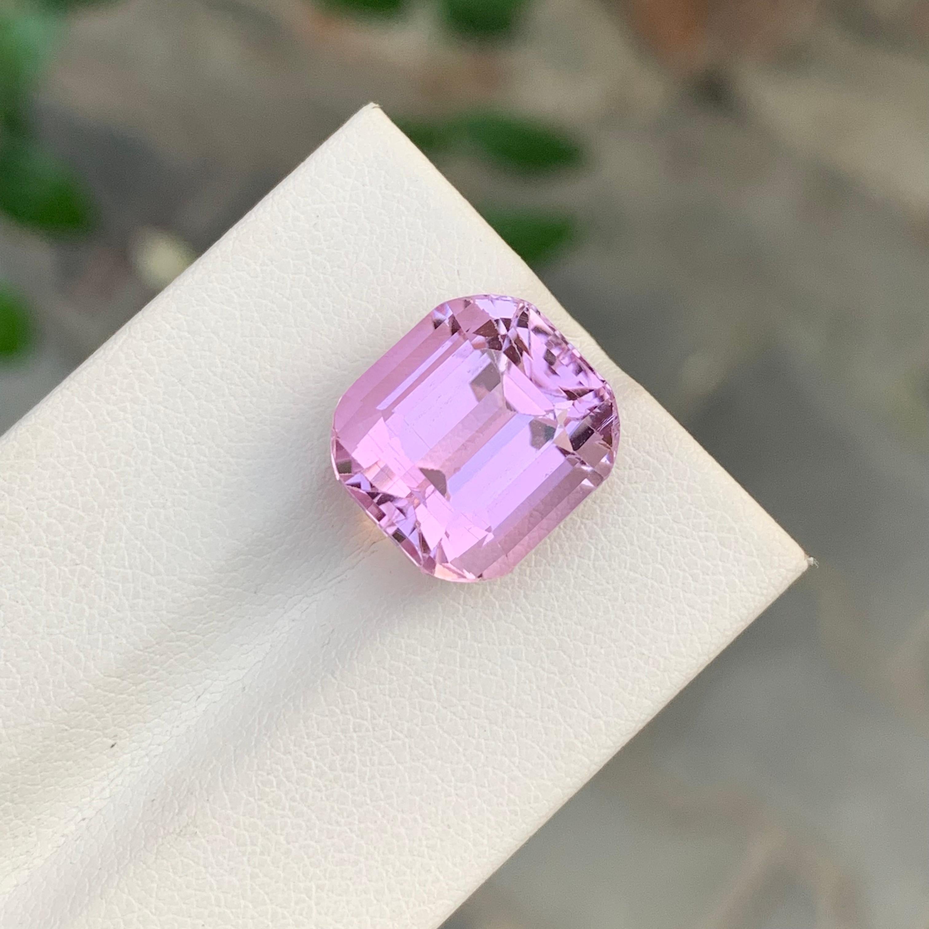 12.85 Carat Faceted Pink Kunzite Cushion Shape Gemstone (pierre précieuse en forme de coussin) Unisexe en vente