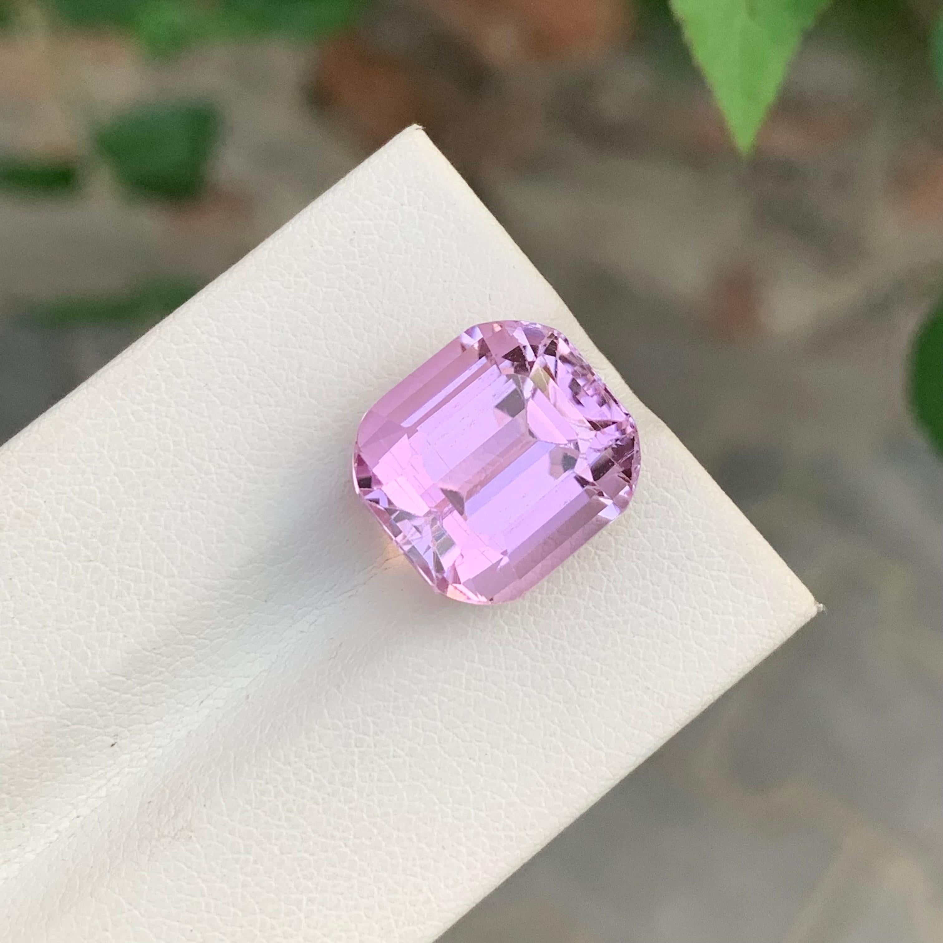 12.85 Carat Faceted Pink Kunzite Cushion Shape Gemstone (pierre précieuse en forme de coussin) en vente 3