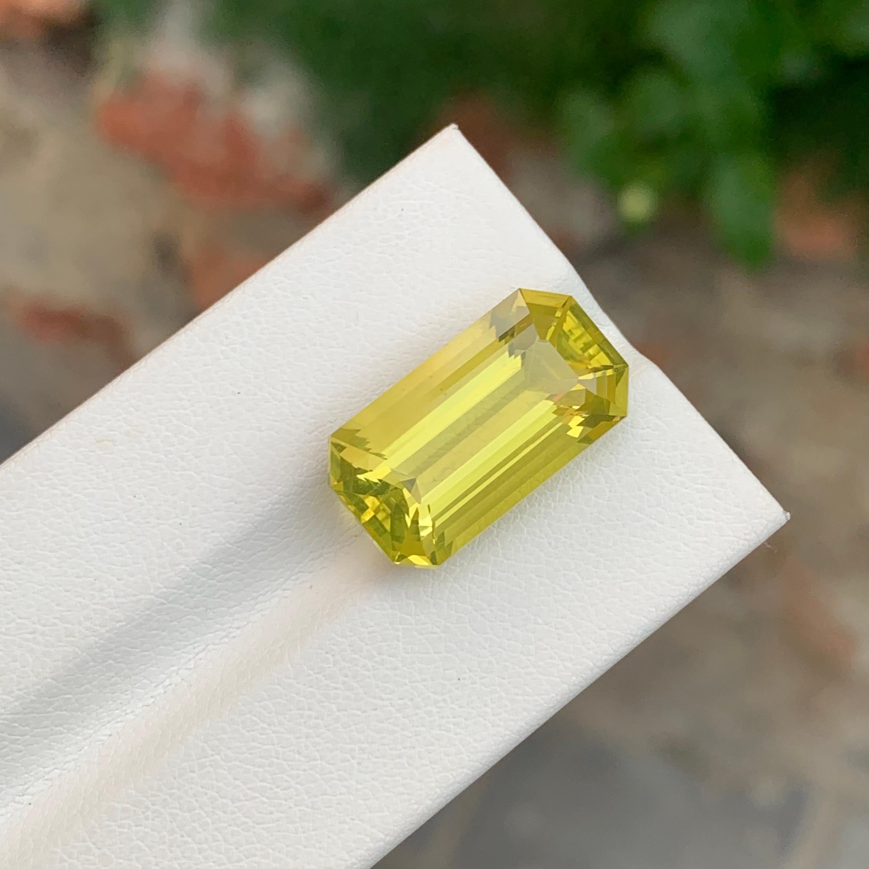 12,85 Karat natürlicher loser Zitronenquarz in Smaragdform für Schmuck (Smaragdschliff) im Angebot