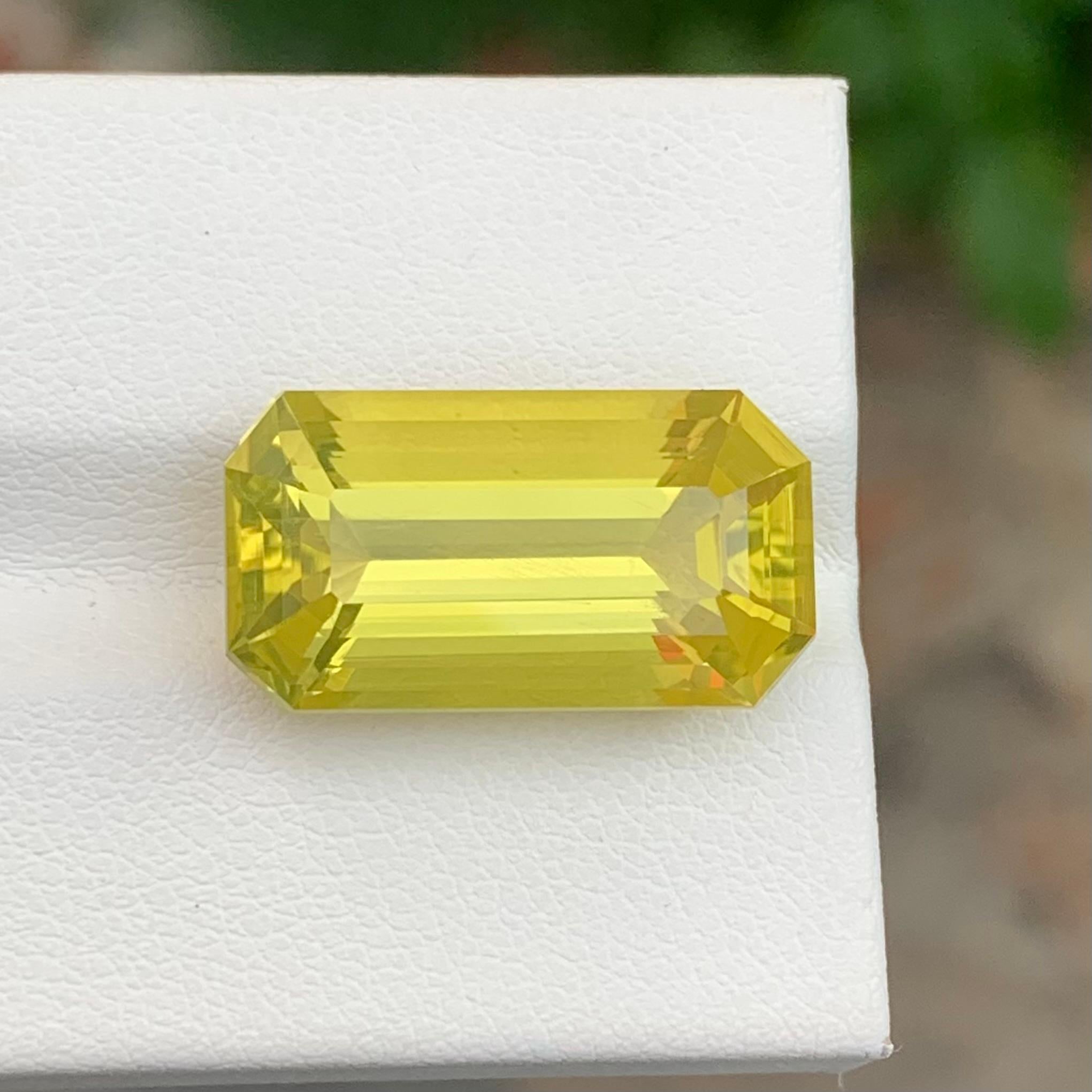 12,85 Karat natürlicher loser Zitronenquarz in Smaragdform für Schmuck für Damen oder Herren im Angebot
