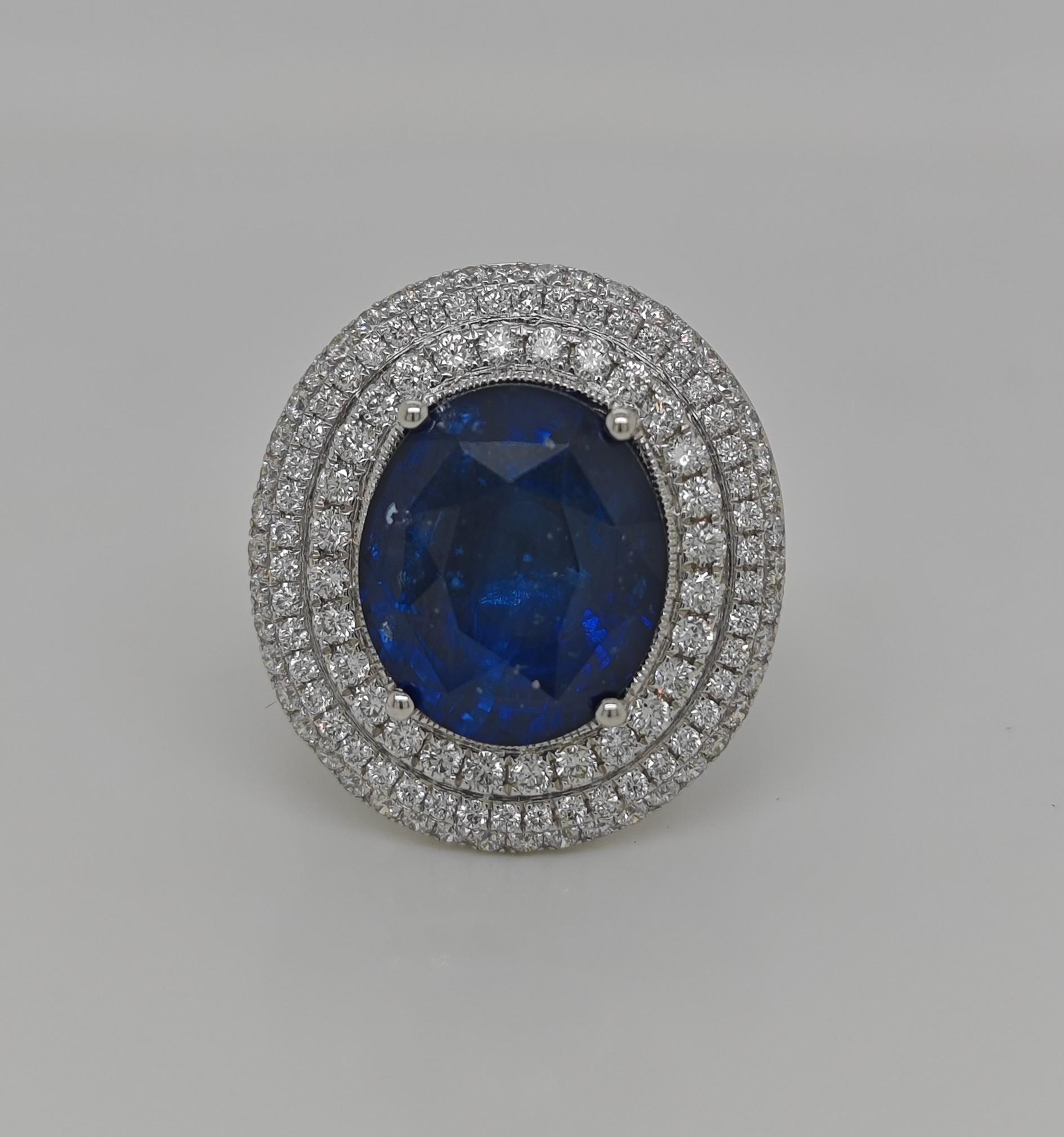 Anillo de oro blanco con zafiro y diamante blanco de 12.85 quilates en Nuevo estado para la venta en New York, NY