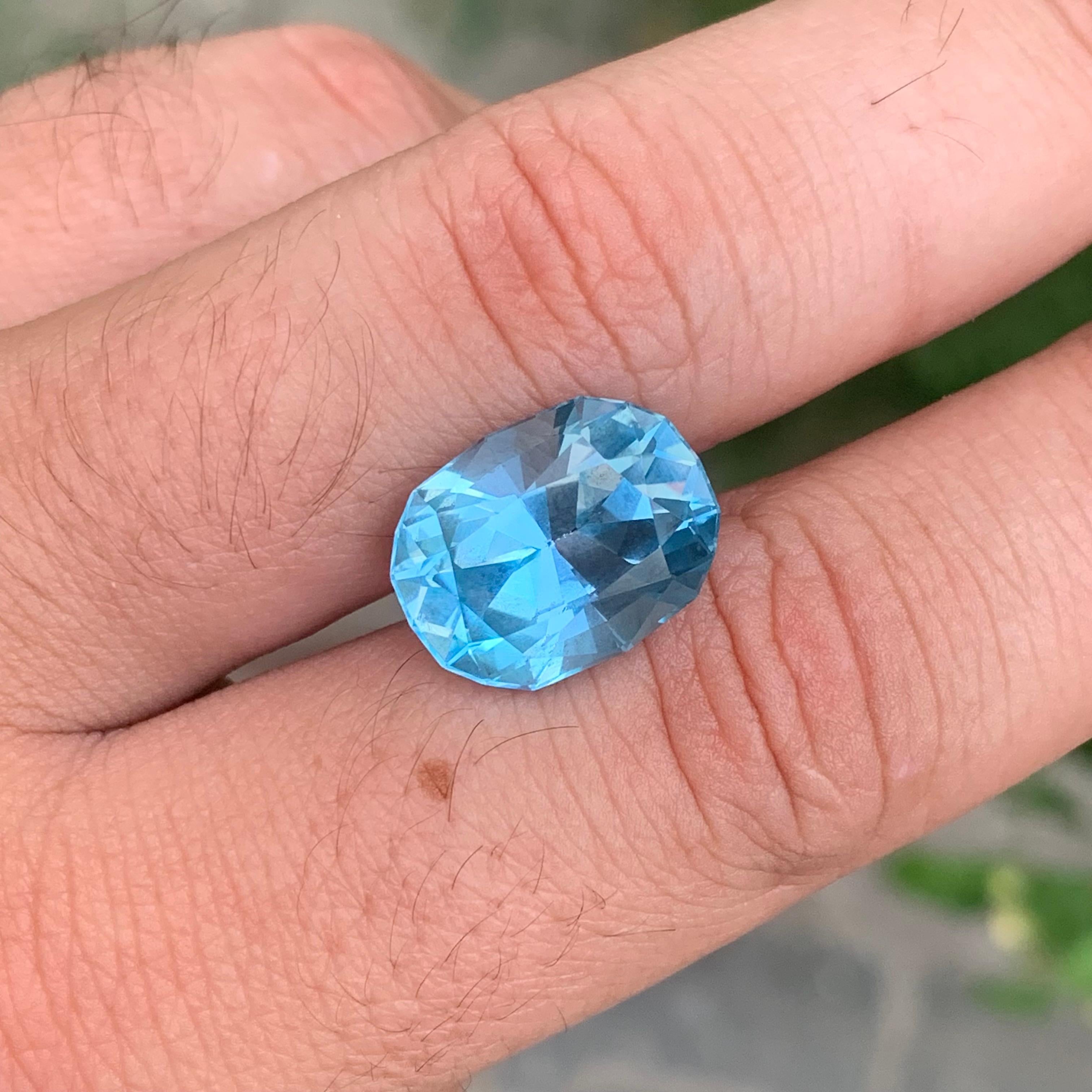 12,85 Quilates Topacio Azul Facetado Forma Ovalada Corte oval en venta