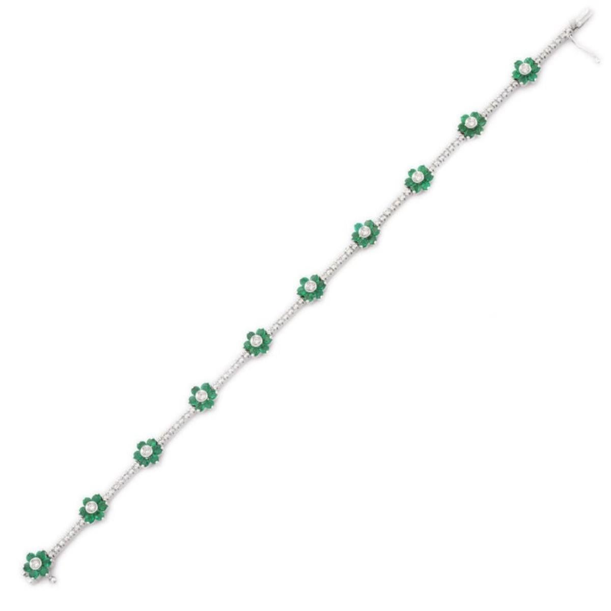 12.87 Ct Minimal Flower Bracelet in Natural Emerald and Diamond 18k White Gold For Sale 1