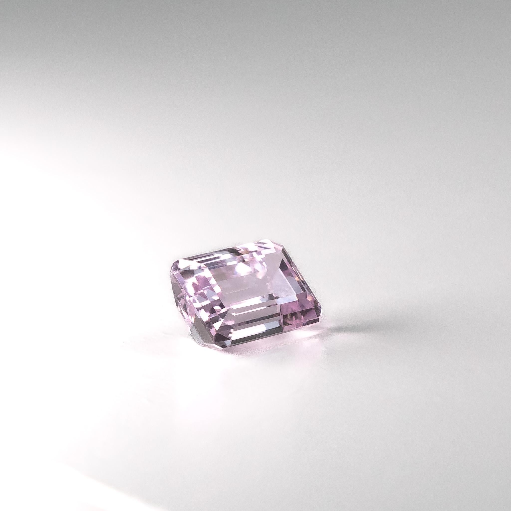 Stunning baby pink emerald cut kunzite entirely eye clean. 

The kunzite is a hefty 12.87ct, with large measurements of 15.20mm x 11mm x 8.07mm. Stunning baby pink colour.

For more videos and photos please contact us. 

At Valentina Fine Jewellery,