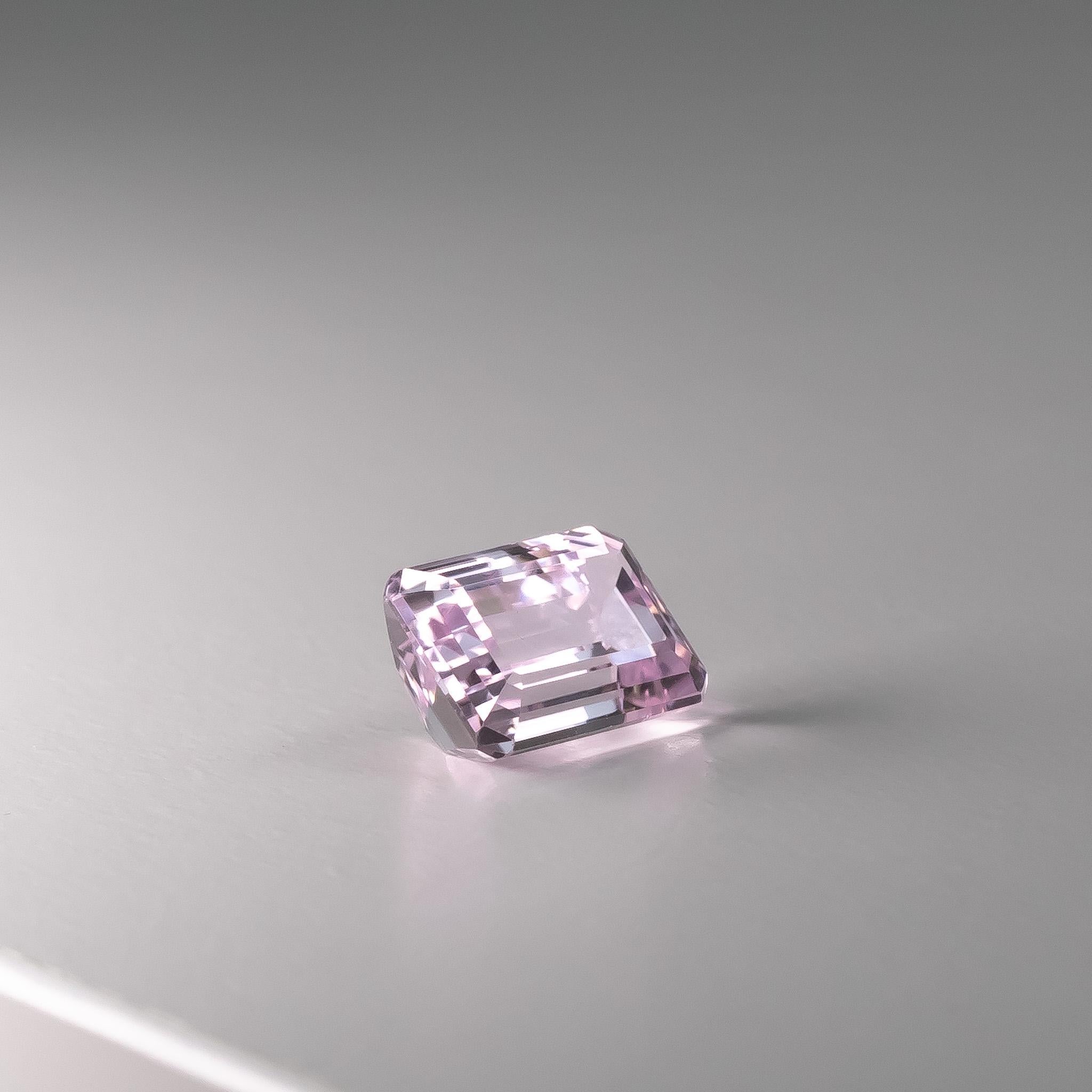 12.87ct Light Baby Pastel Pink Emerald Cut Kunzite Loose In New Condition For Sale In Sai Kung District, HK