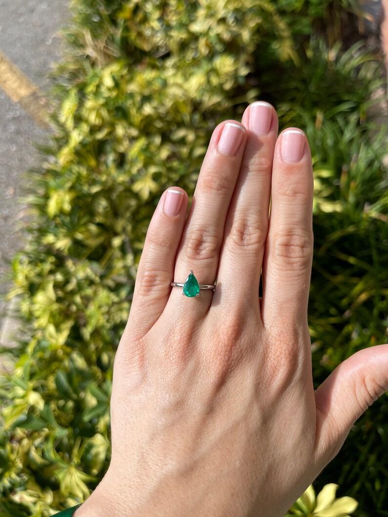 1,28ct 18K Birnenschliff Smaragd Solitär Ring - Deep Green Prong Set Weißgold Damen im Angebot