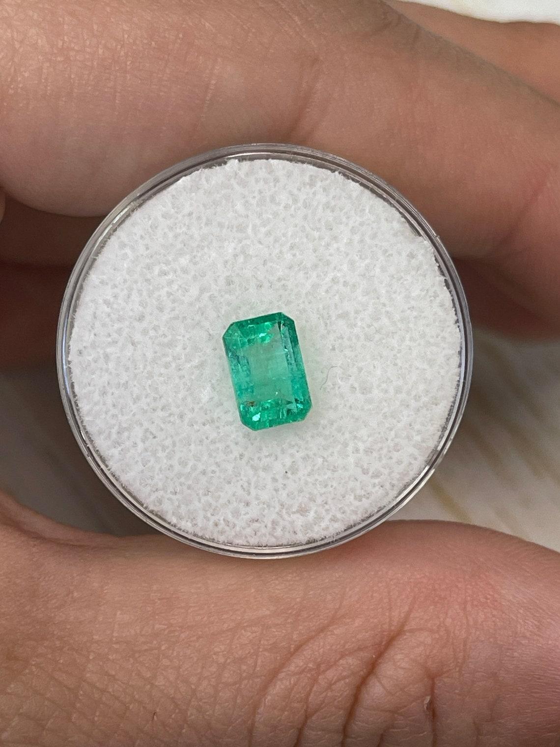 1,28ct Esmeralda Colombiana Verde Primavera Alargada 7,6x5mm Talla Esmeralda Genuina Moderno en venta