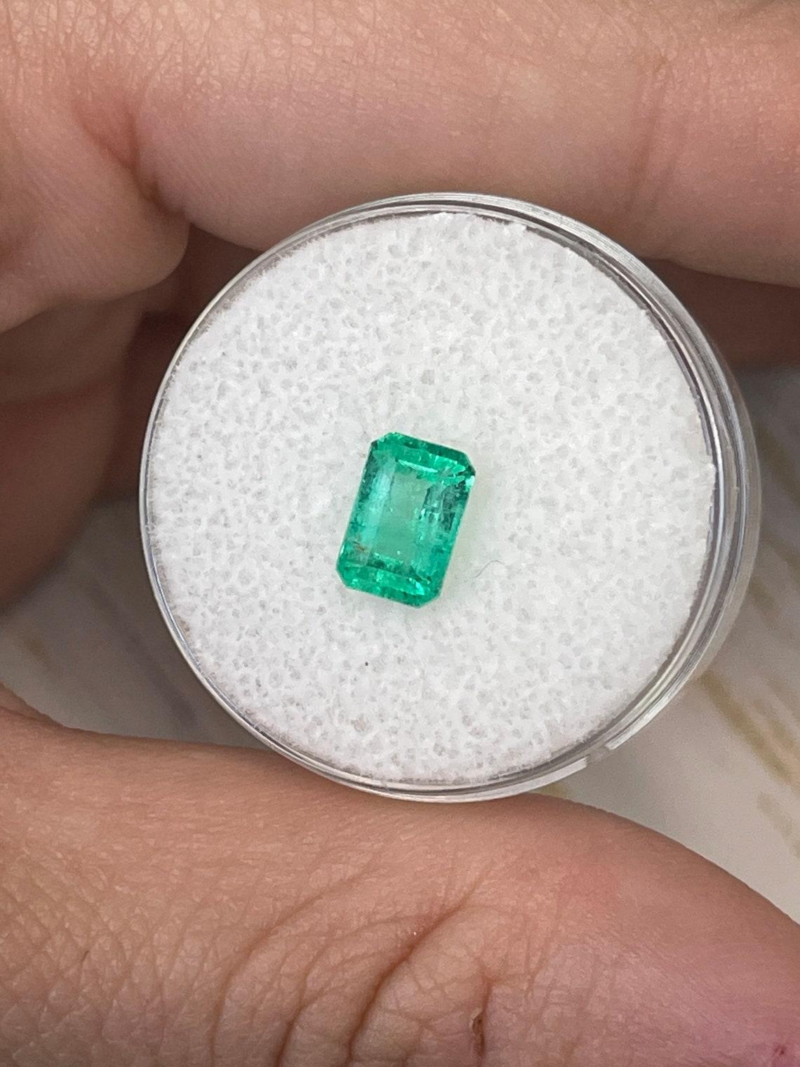 1,28ct Esmeralda Colombiana Verde Primavera Alargada 7,6x5mm Talla Esmeralda Genuina Corte esmeralda en venta