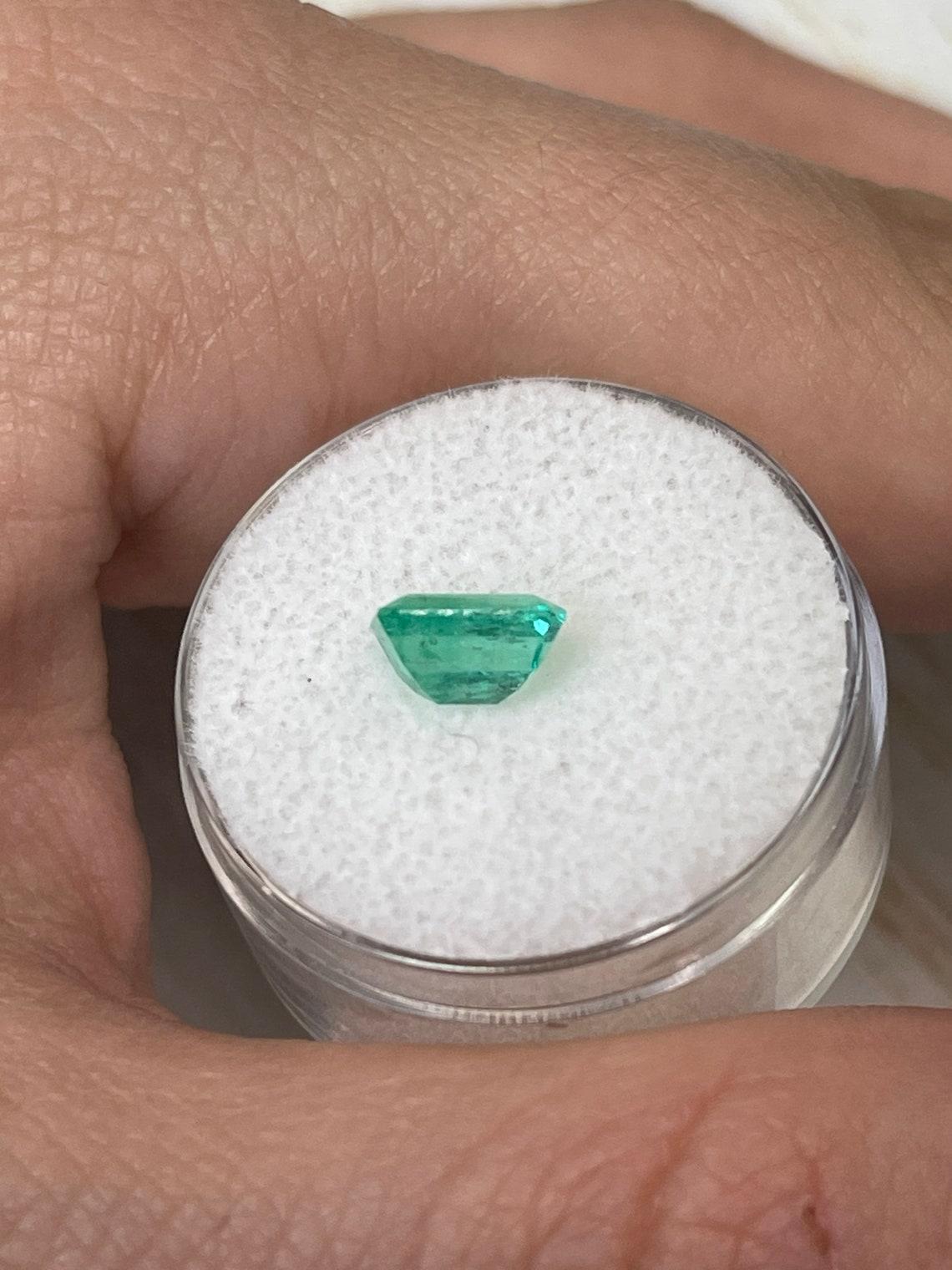 1,28ct Esmeralda Colombiana Verde Primavera Alargada 7,6x5mm Talla Esmeralda Genuina en venta 1