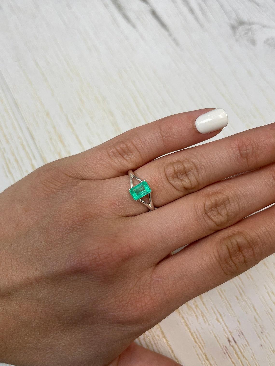 1,28ct Esmeralda Colombiana Verde Primavera Alargada 7,6x5mm Talla Esmeralda Genuina en venta 2