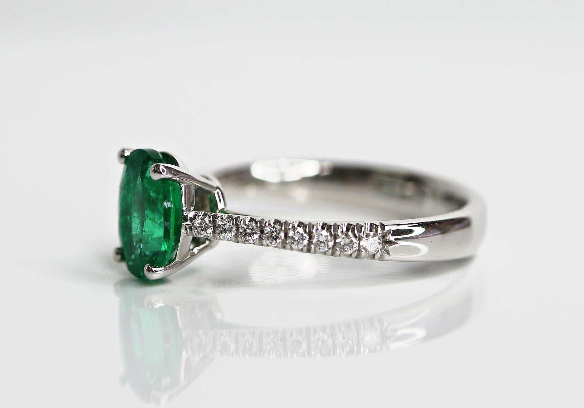 emerald oval cut ring