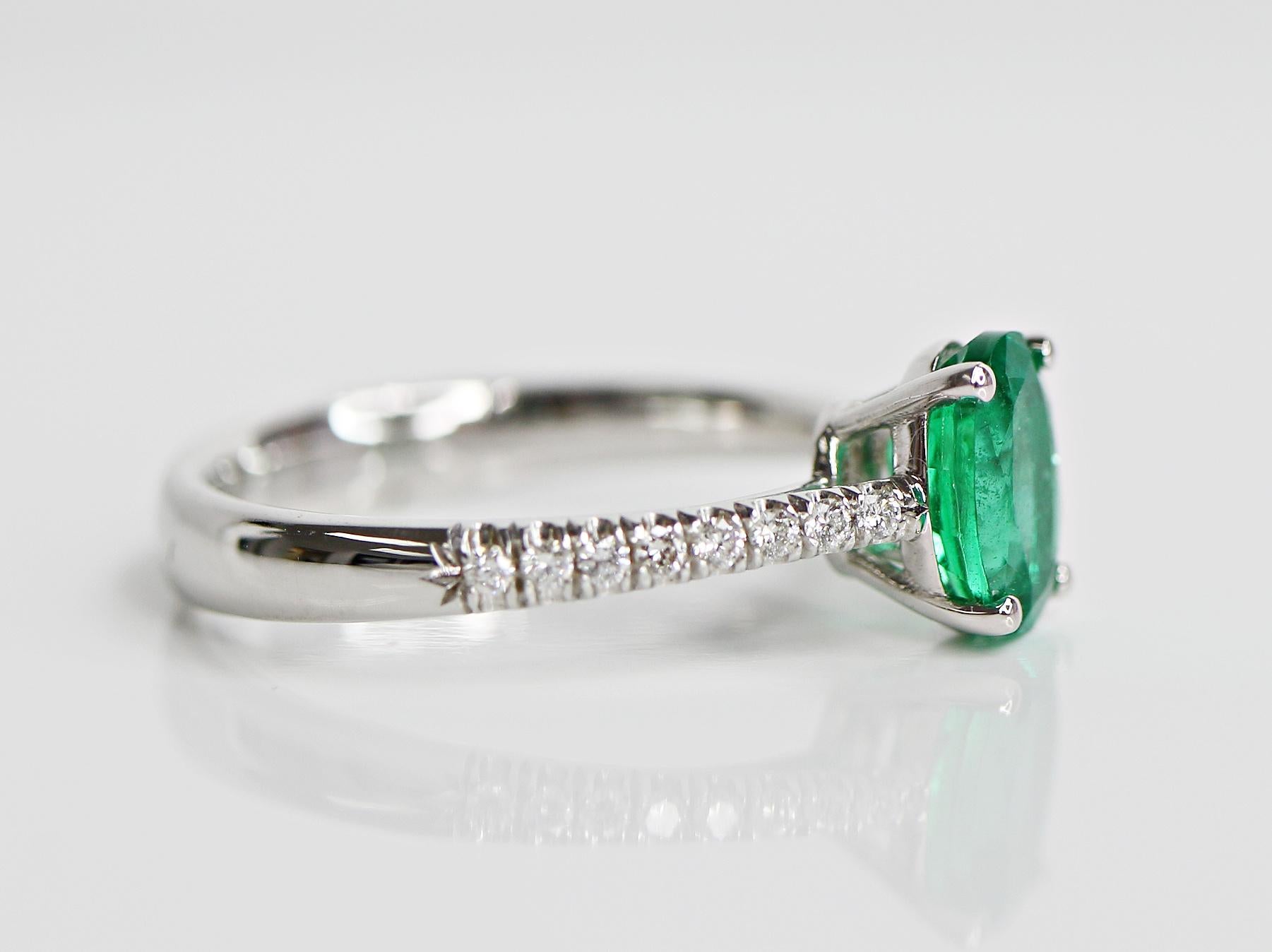 emerald oval ring