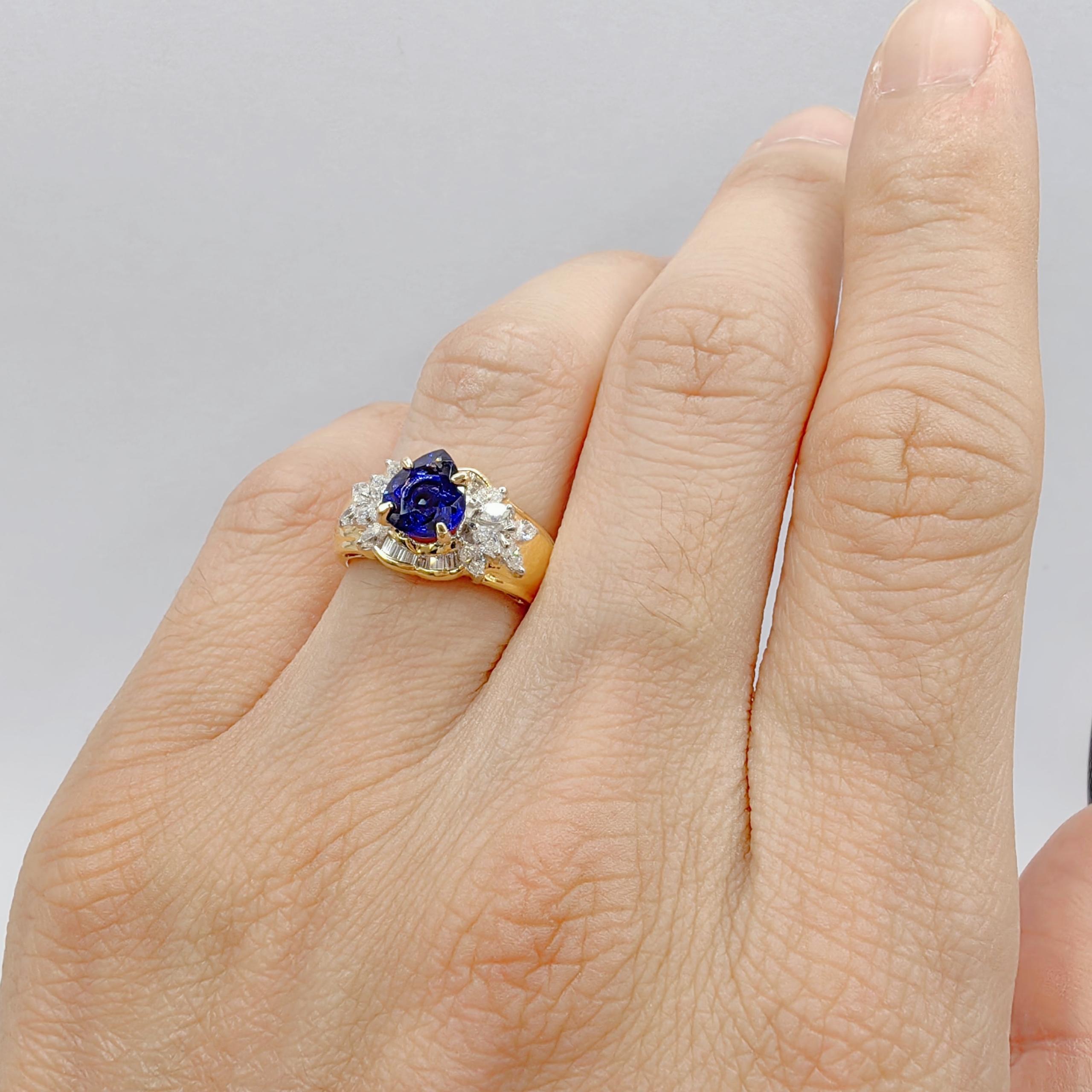 1,28 Karat Birnenschliff Königsblauer unerhitzter Saphir Cluster Diamantring aus 18 Karat Gold 2